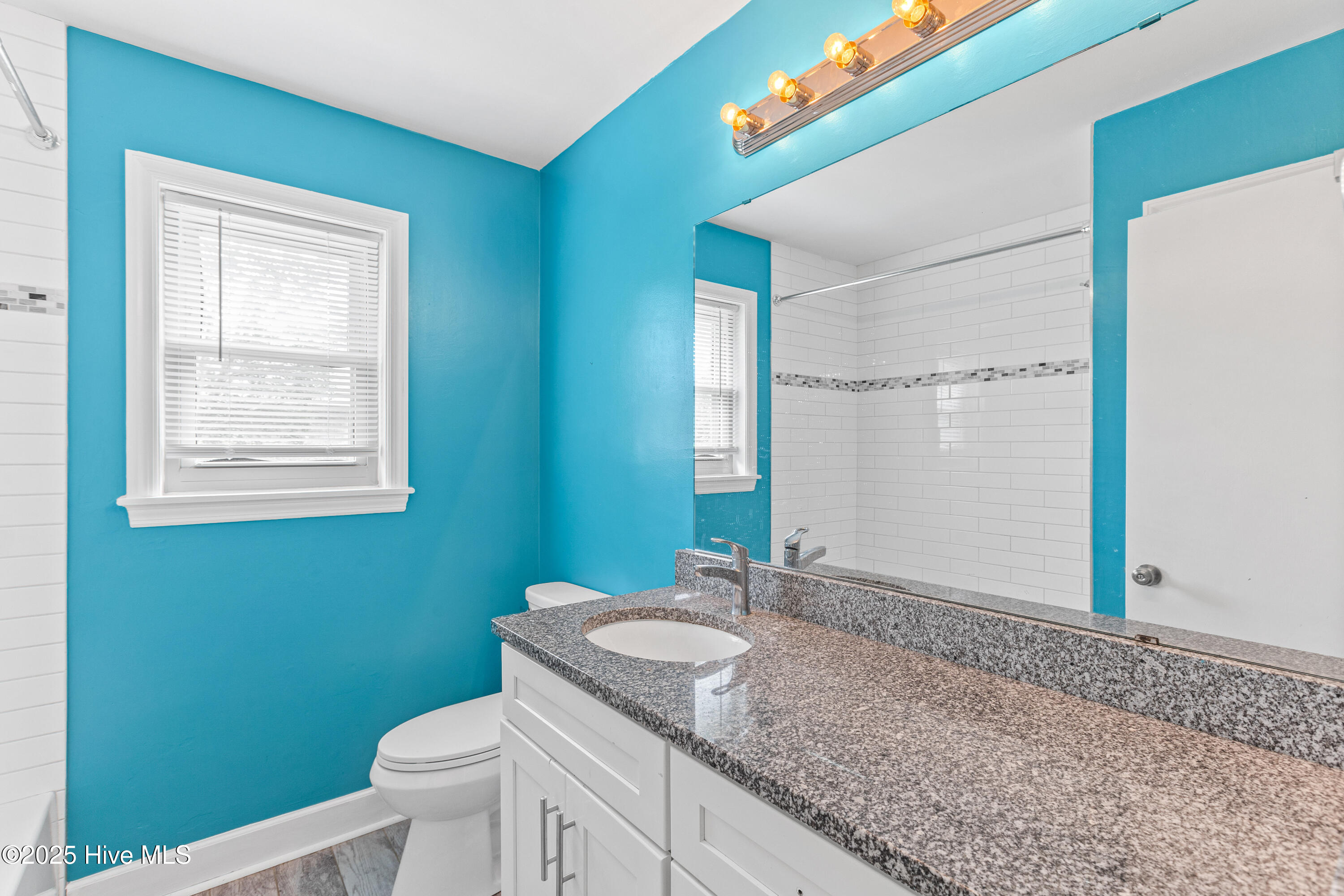 100517088 | Photo 18