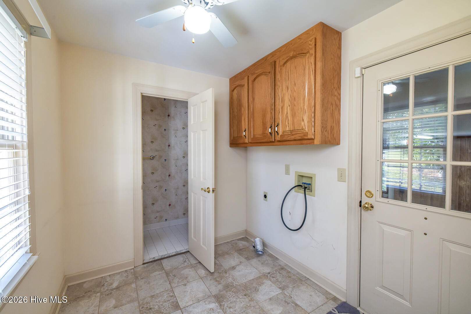 100570429 | Photo 33