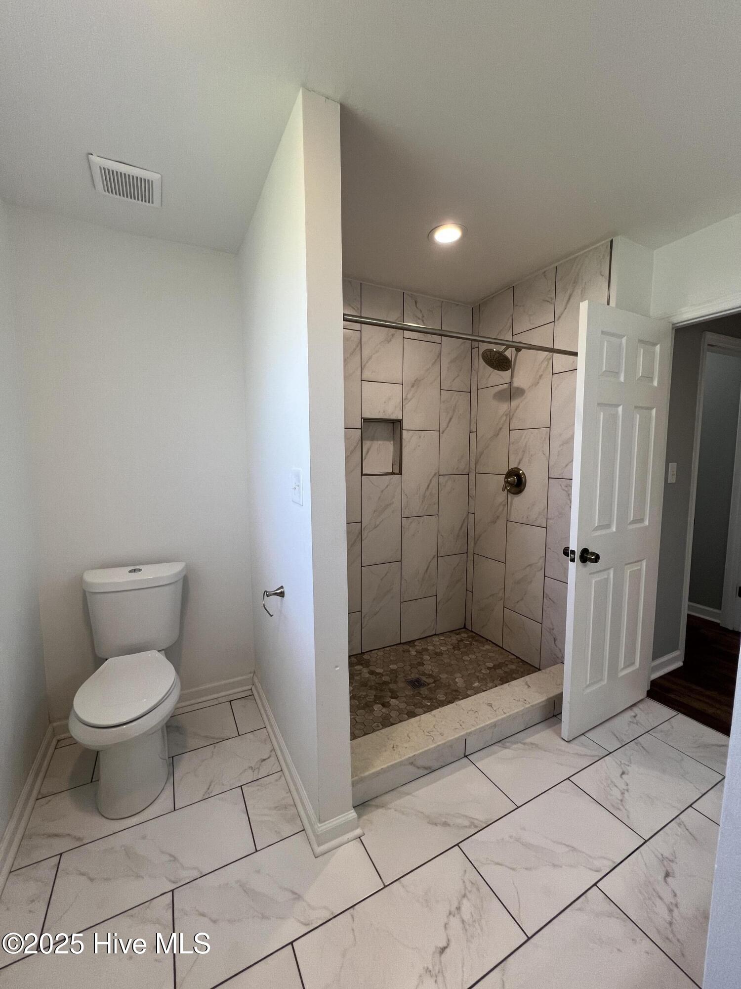 100528516 | Photo 14