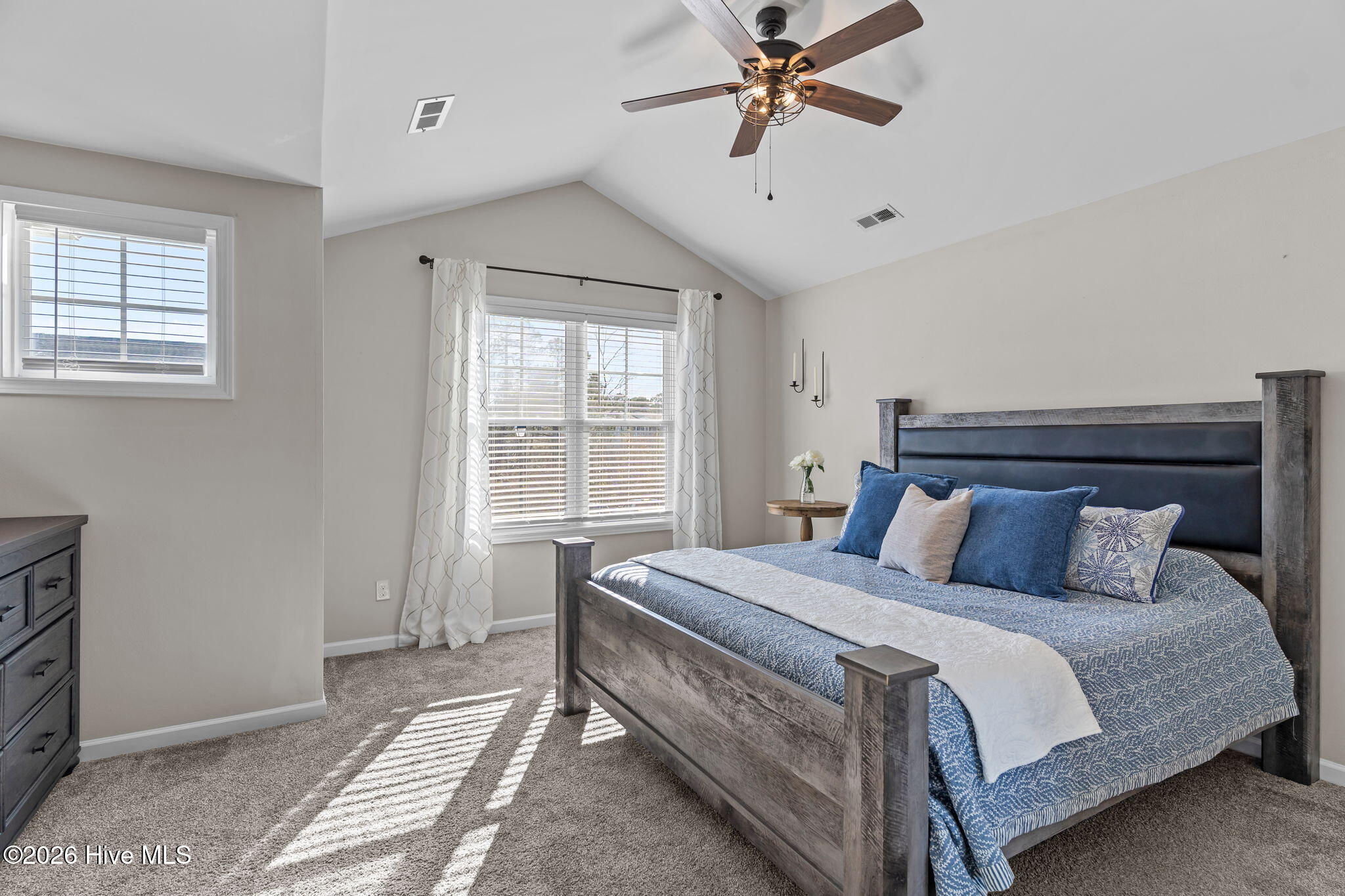 100555815 | Photo 24