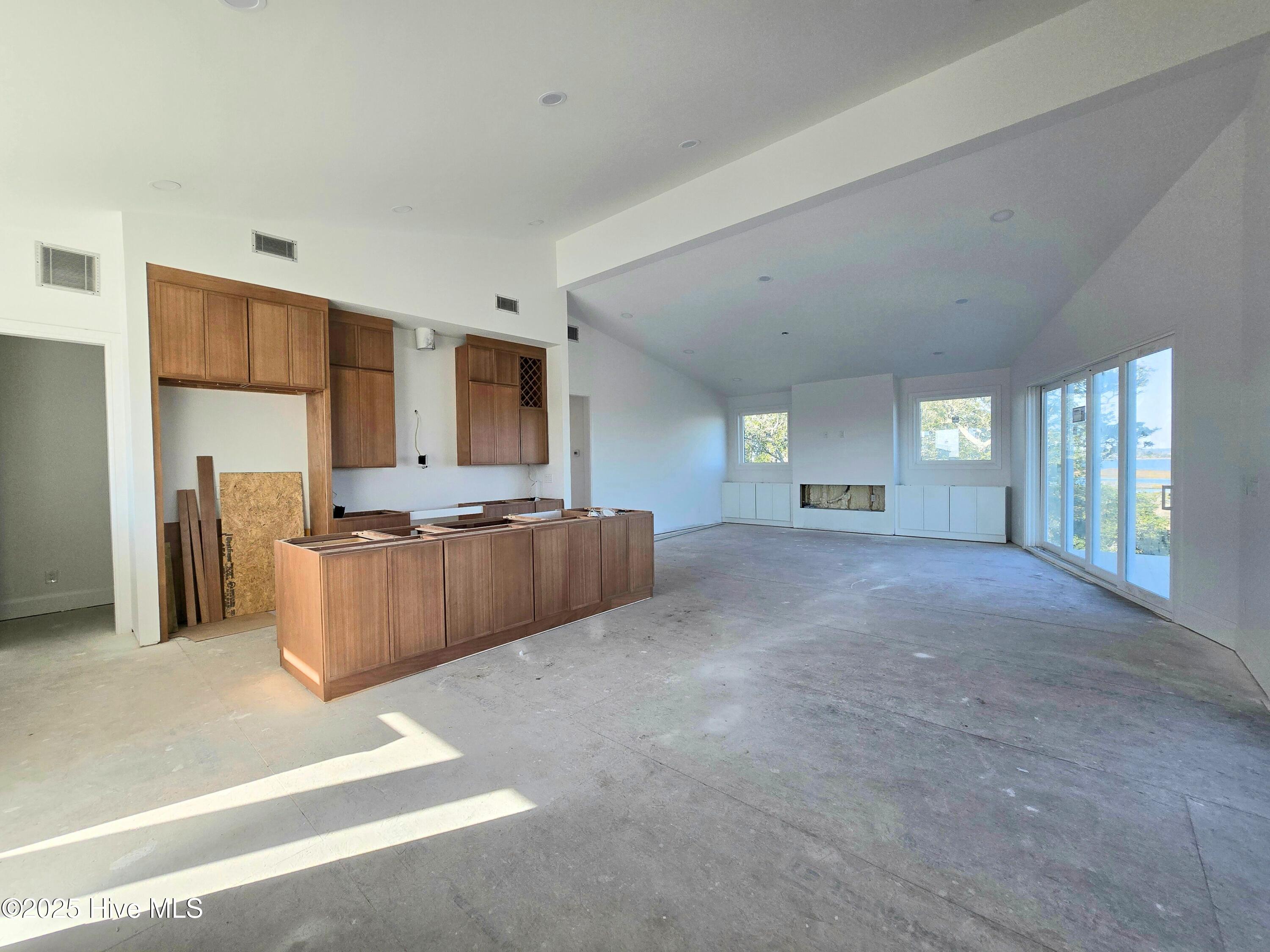 100532094 | Photo 11