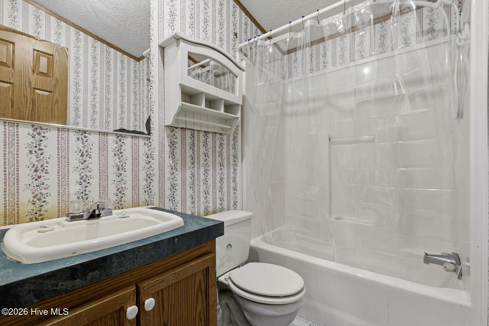 100561628 | Photo 19