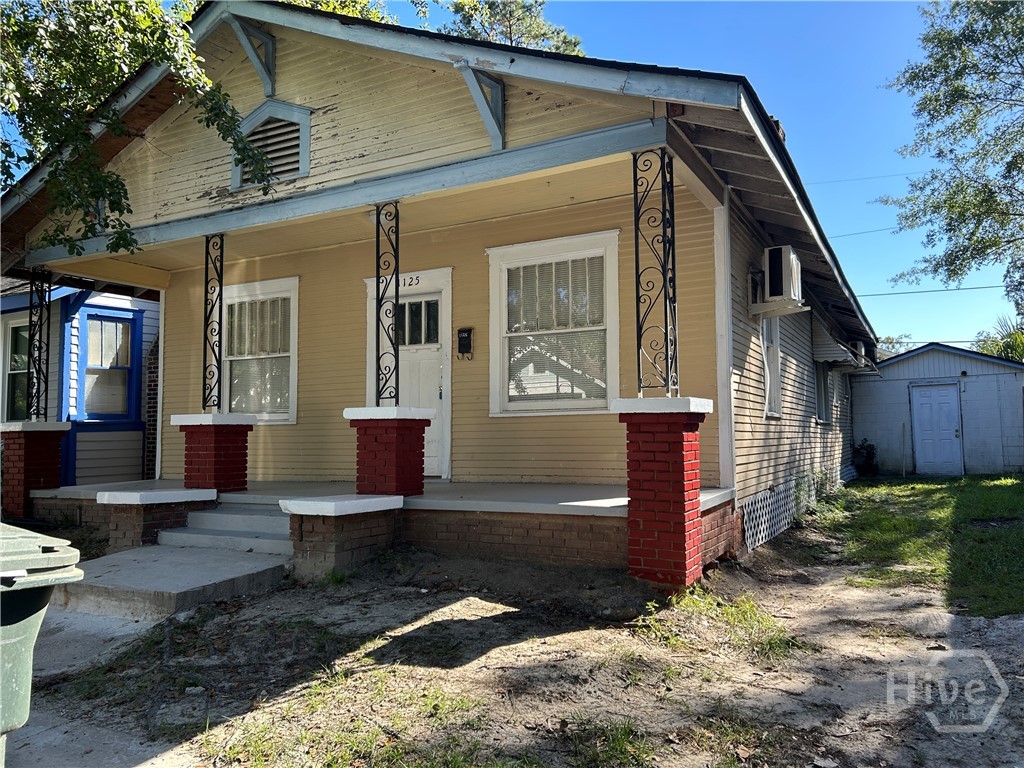 Photo 4 of Single family home for sale at 1125 SE 36th Street, Savannah, GA 31404 | MLS# SA367348 | Listing updated on 2026-10-29