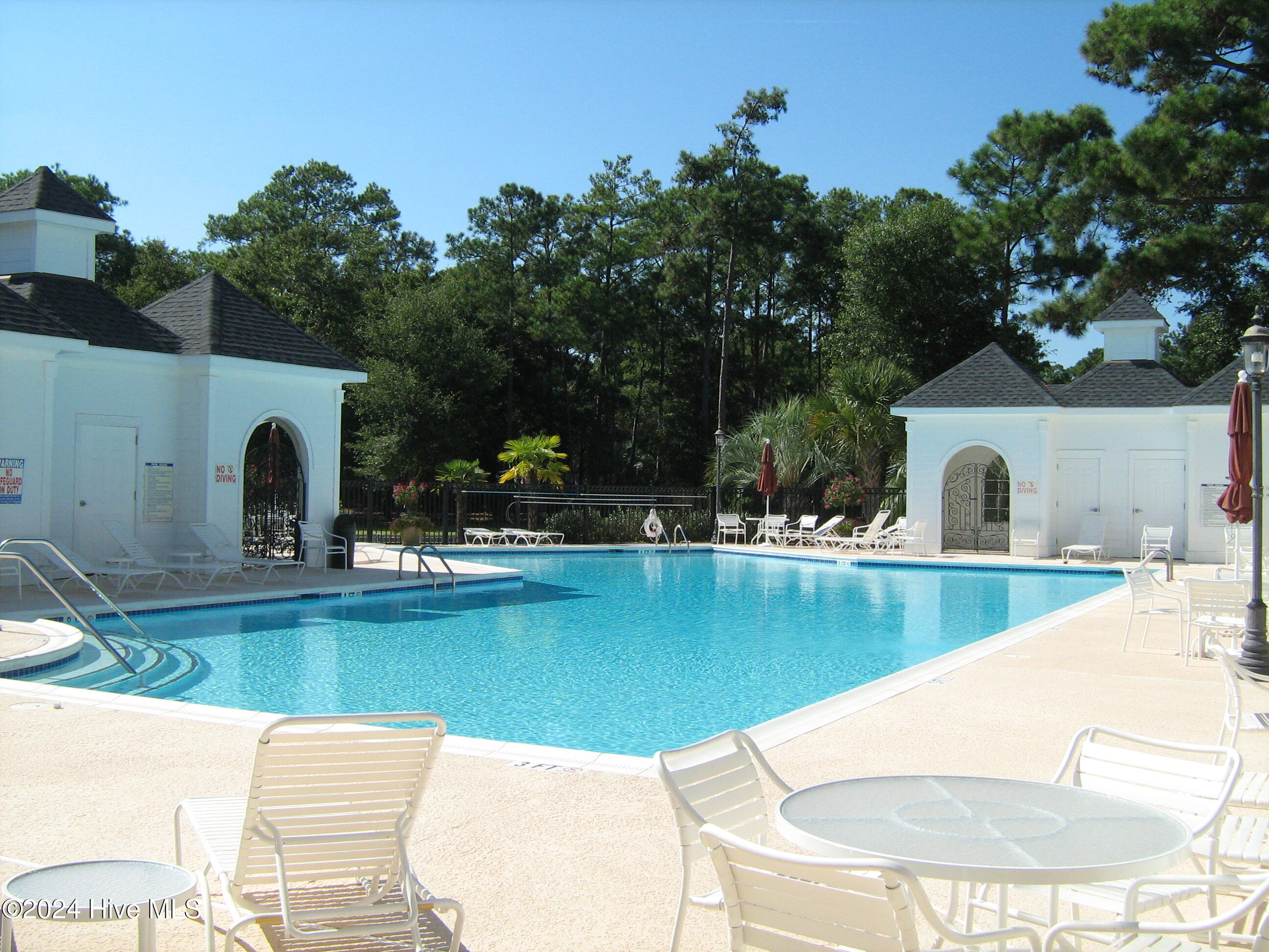 100548442 | Photo 12