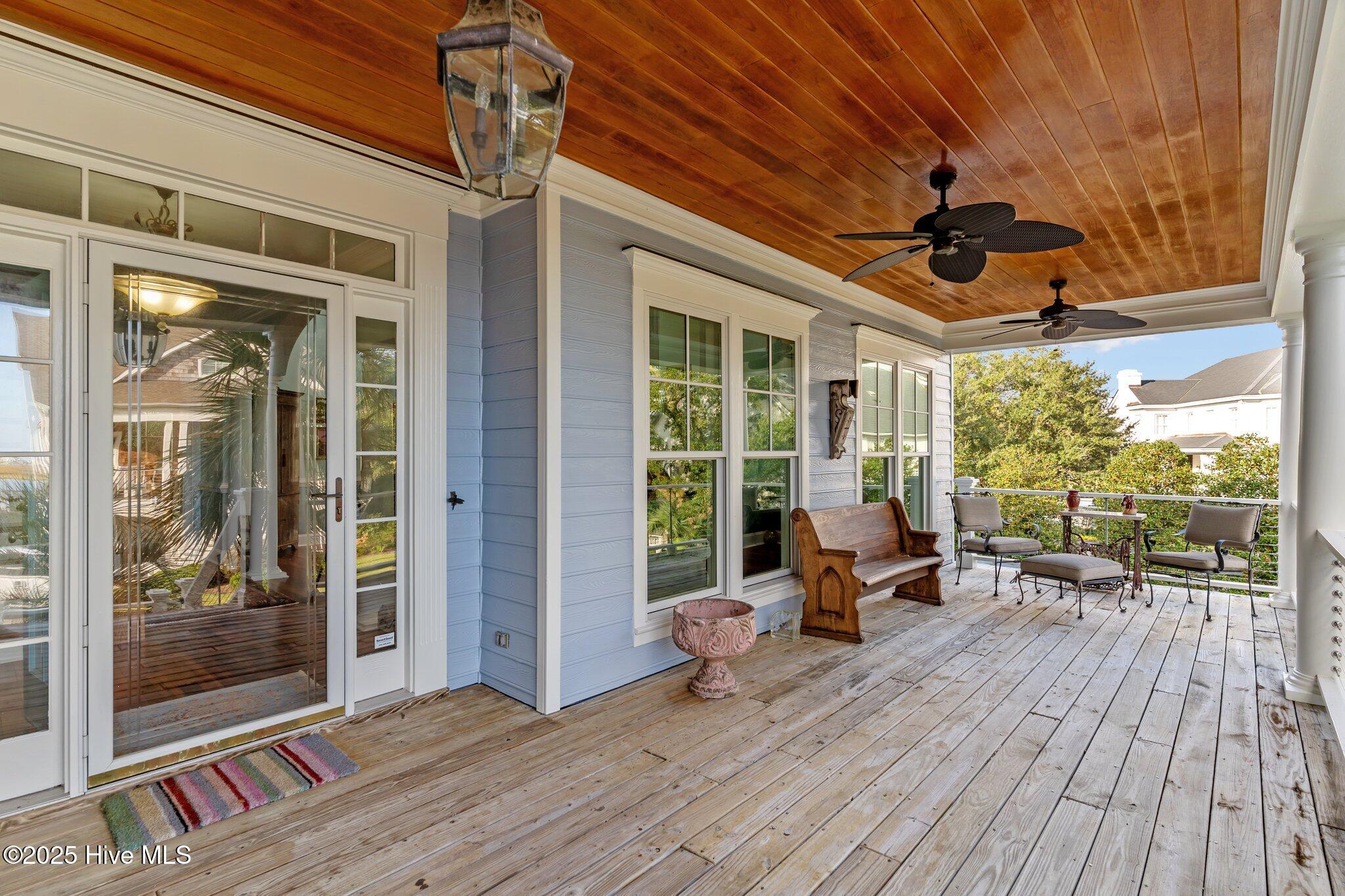 100525700 | Photo 51