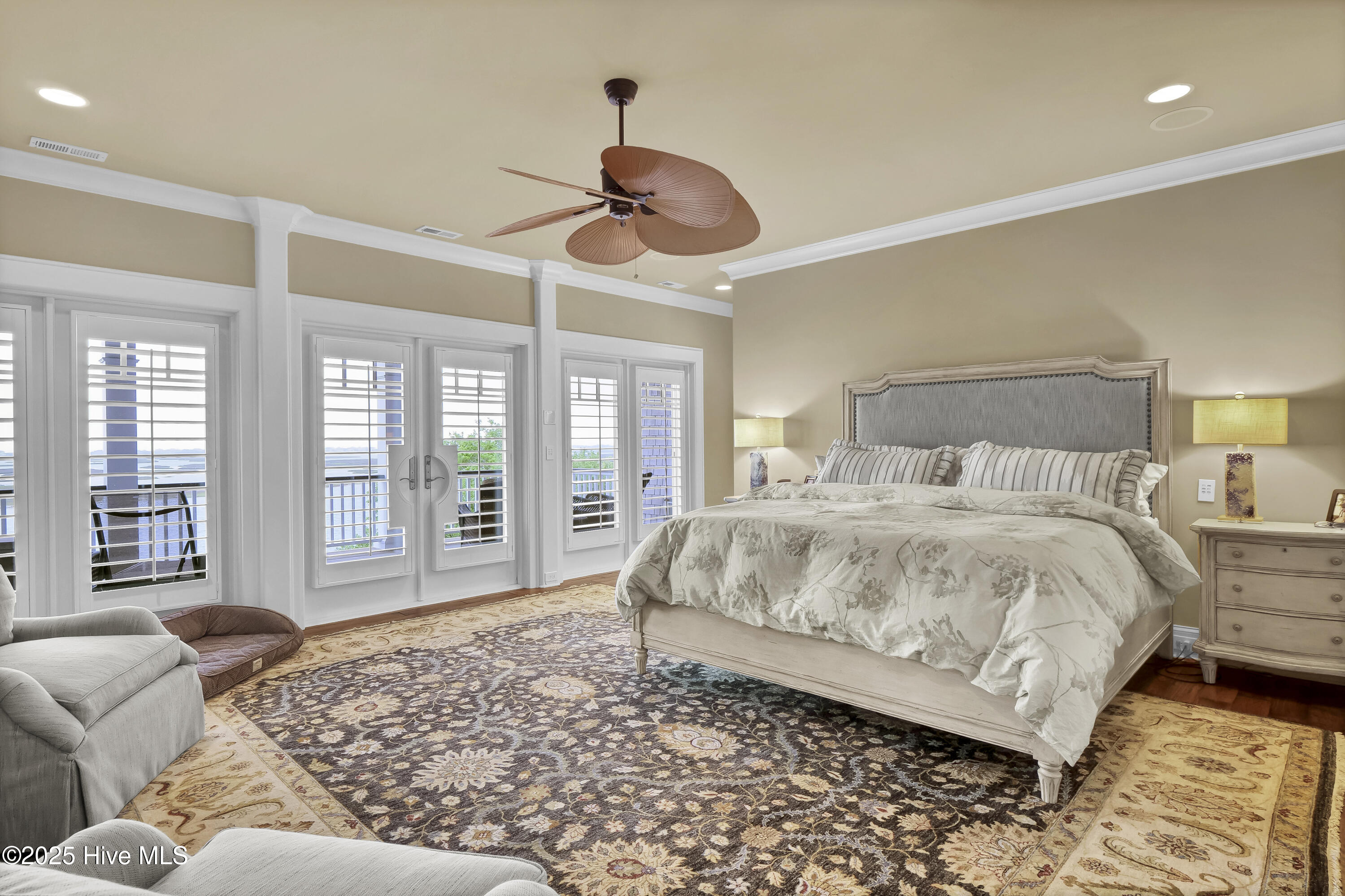 100504113 | Photo 28