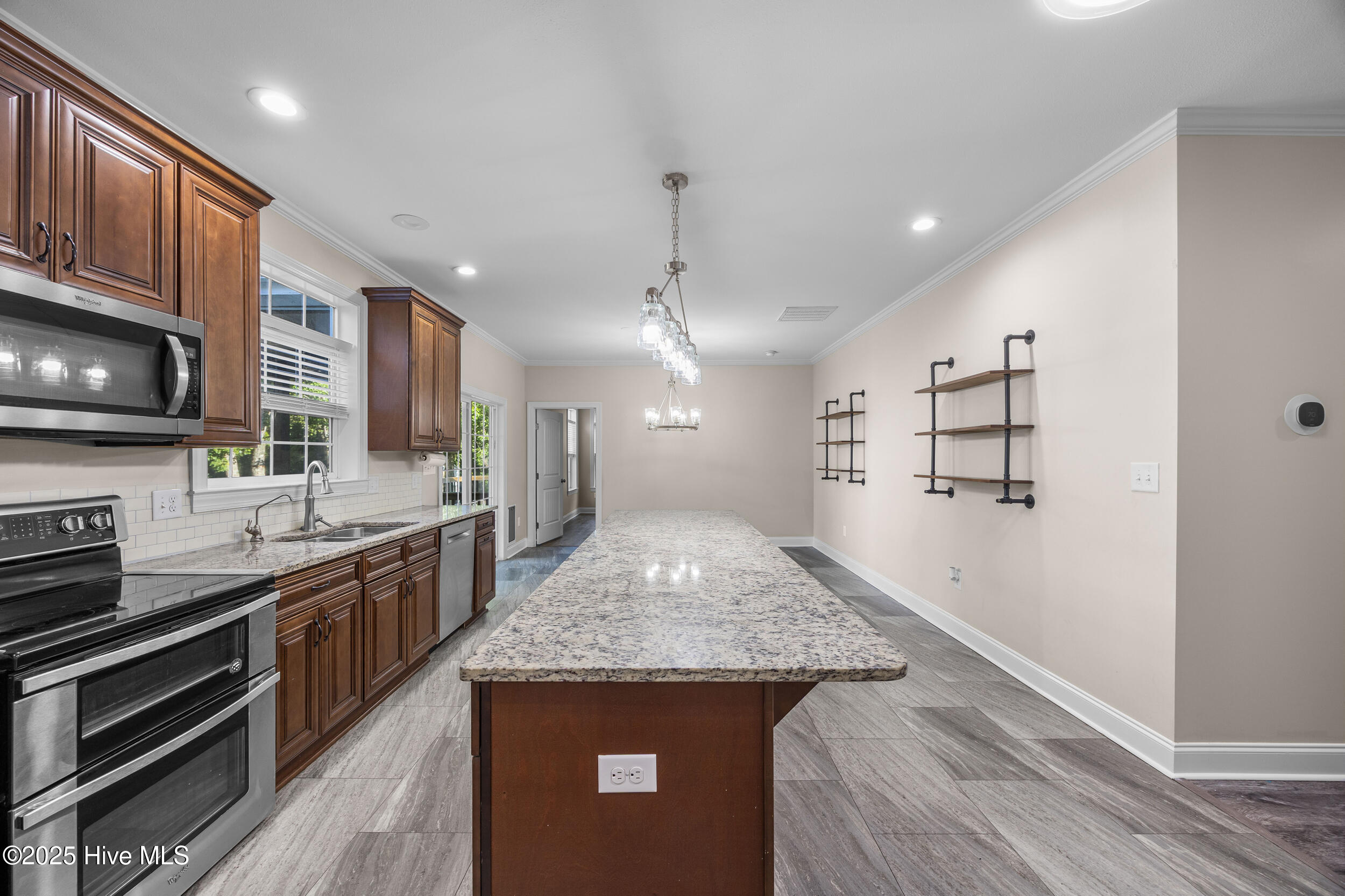 100528146 | Photo 13