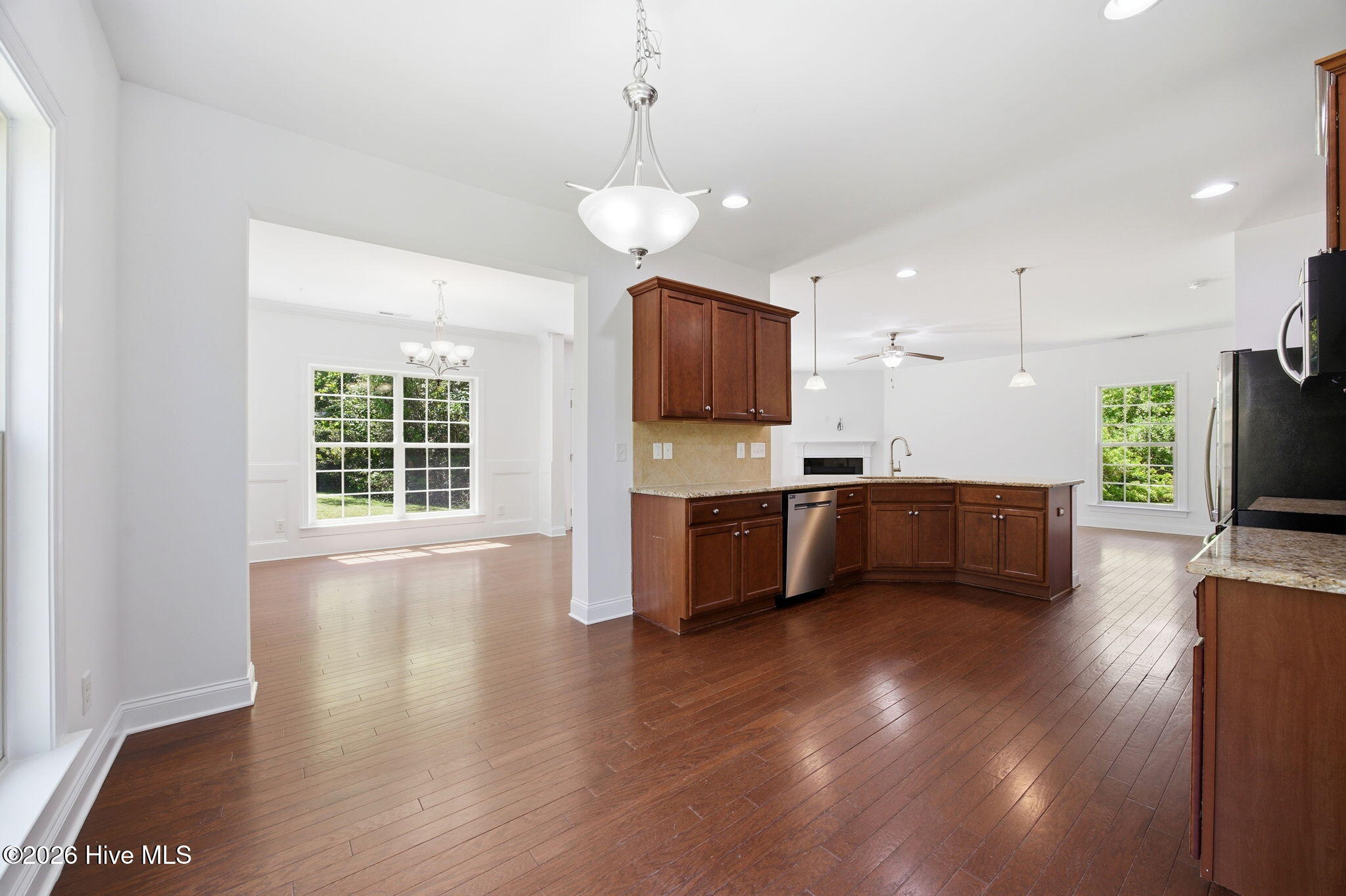 100569504 | Photo 11