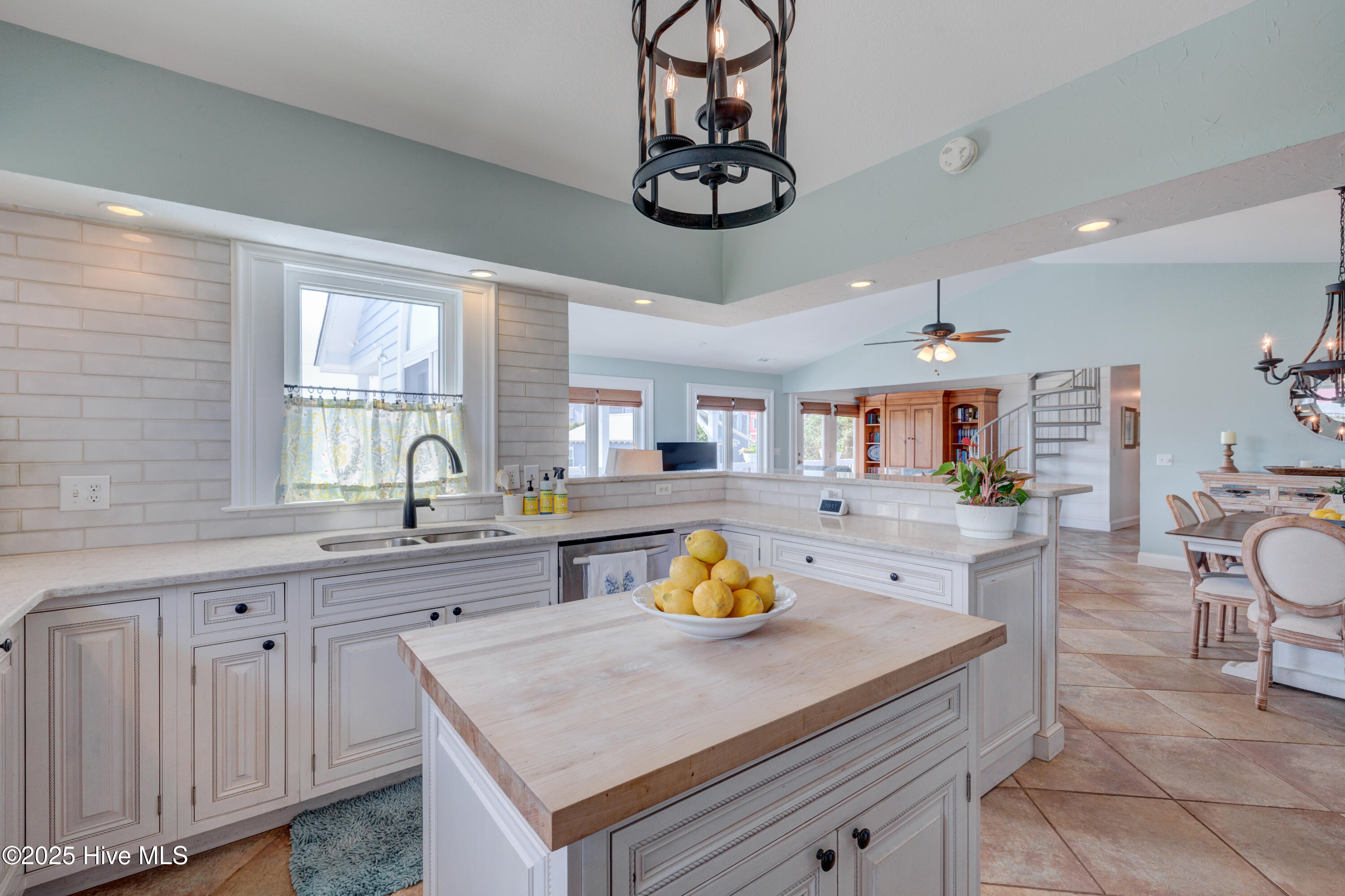 100515137 | Photo 11