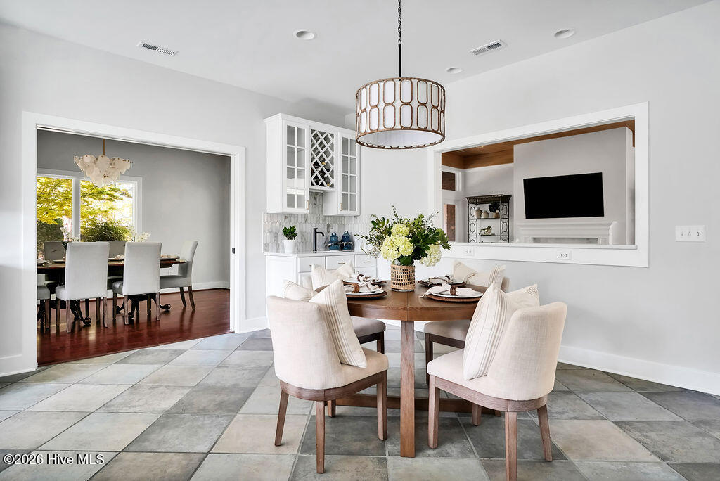 100565103 | Photo 22