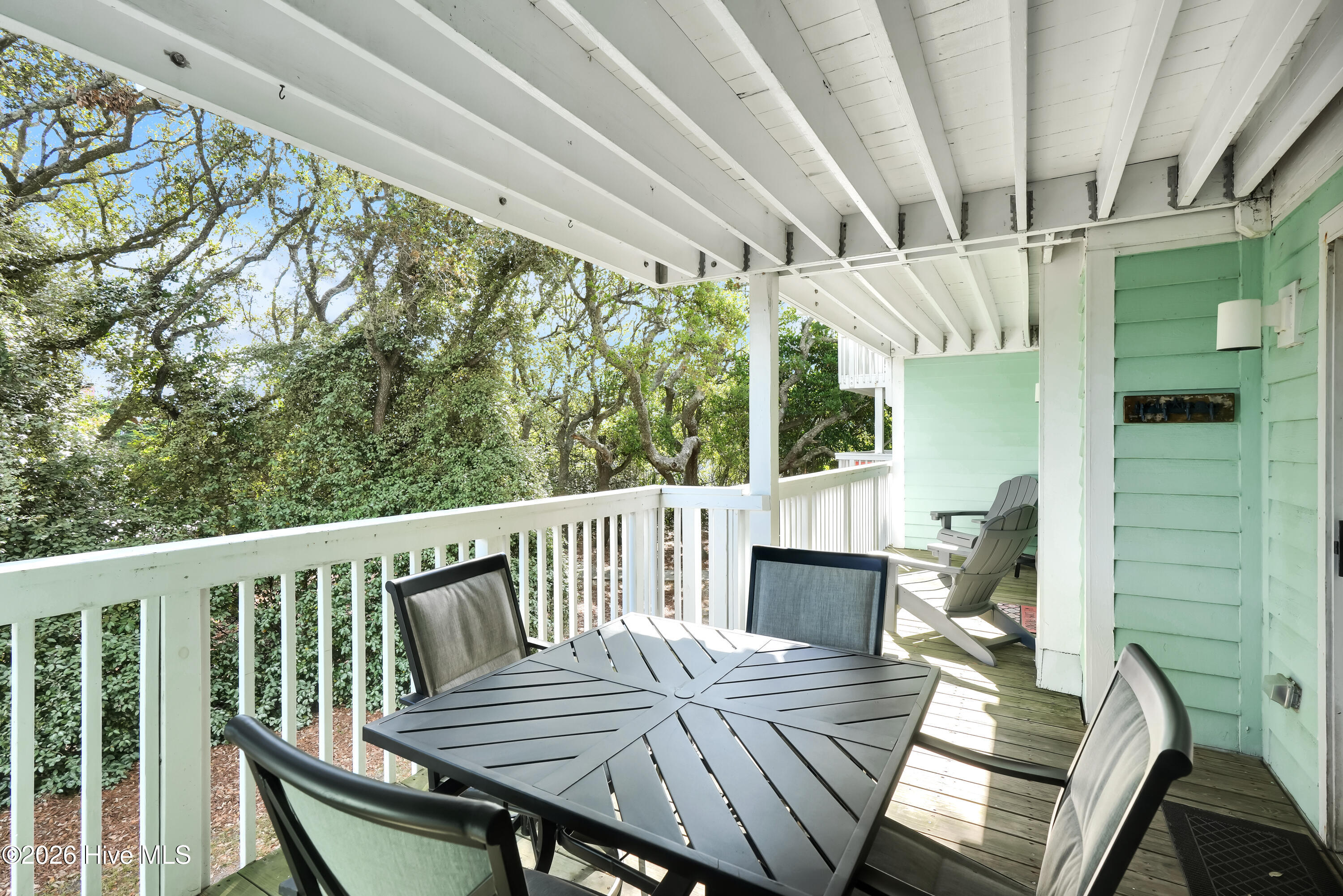 100568340 | Photo 25