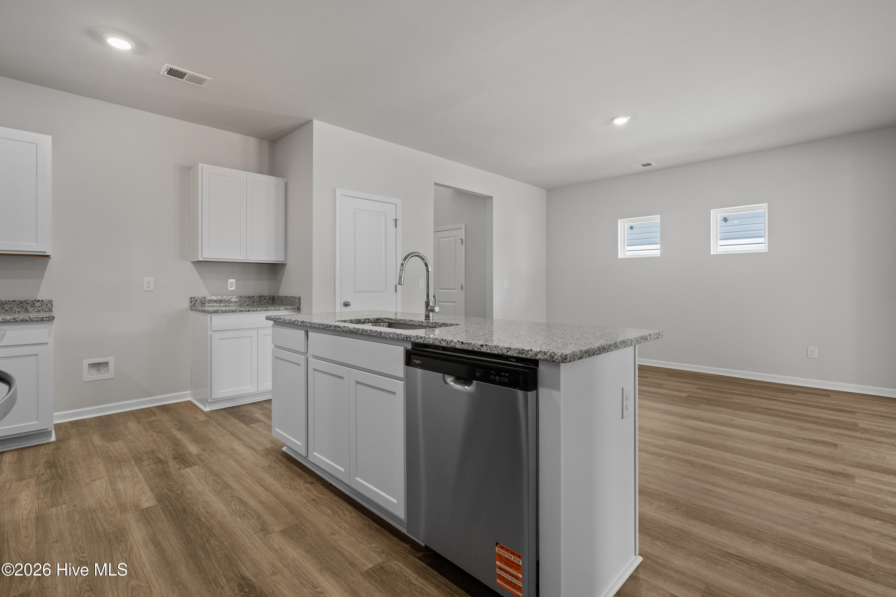 100554673 | Photo 19