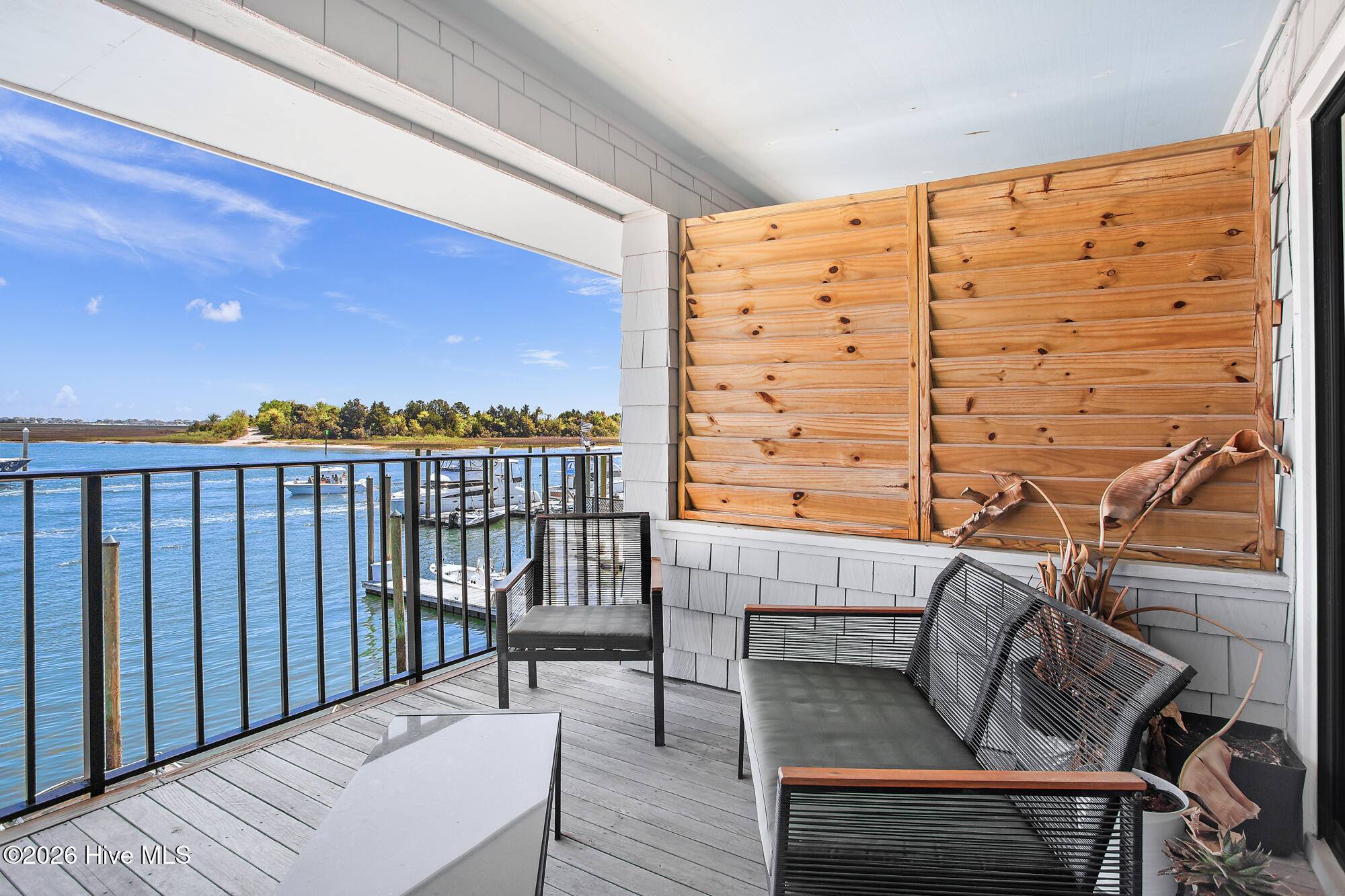 100565973 | Photo 16