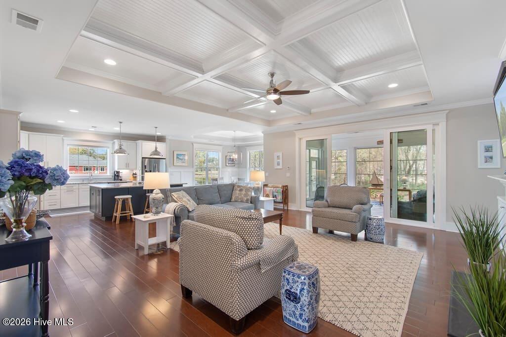 100562919 | Photo 22