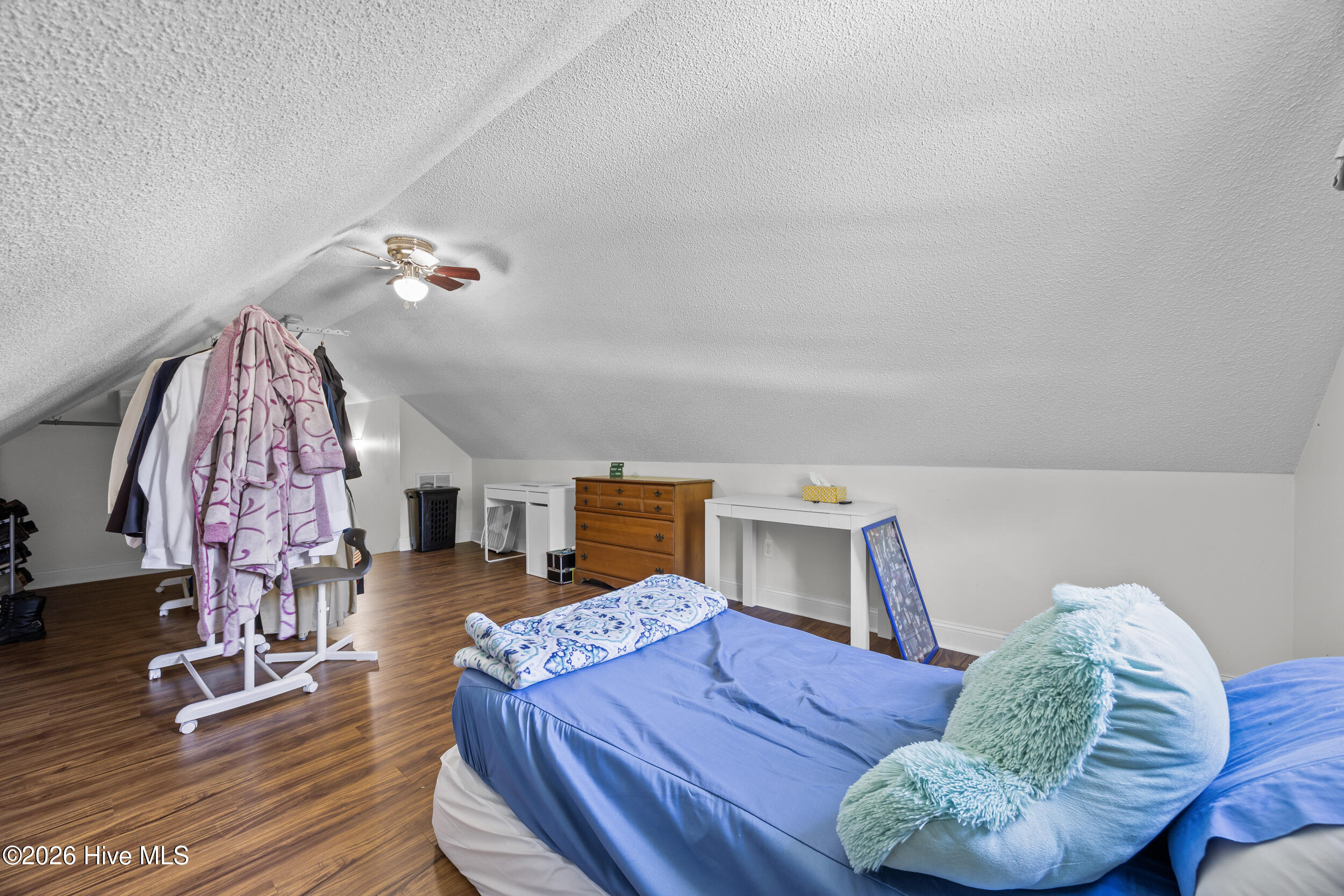 100567531 | Photo 30