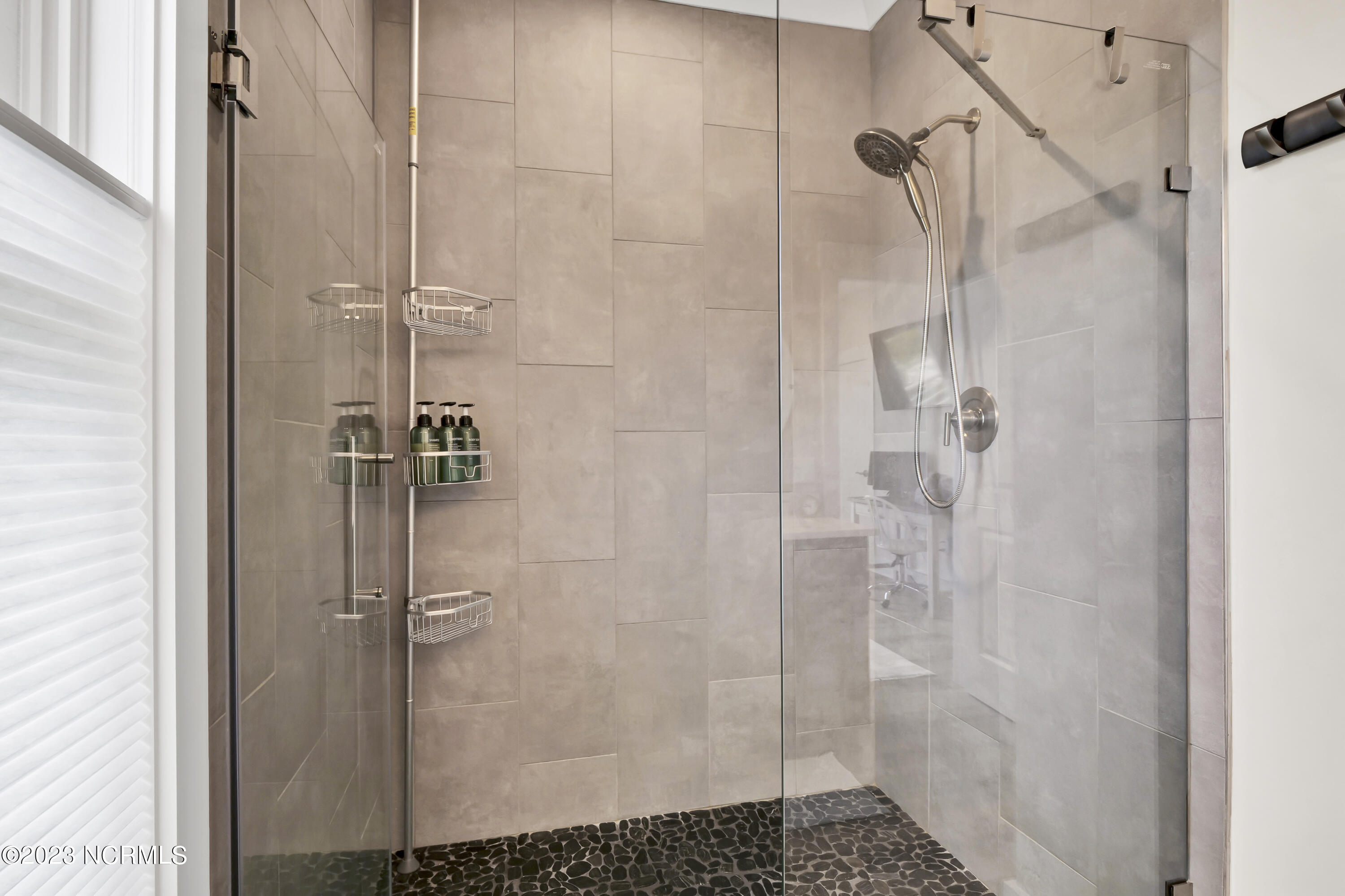 100526223 | Photo 29