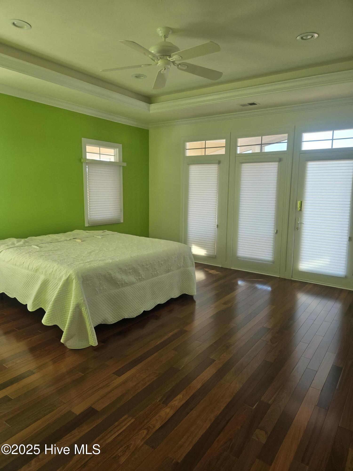 100545211 | Photo 33