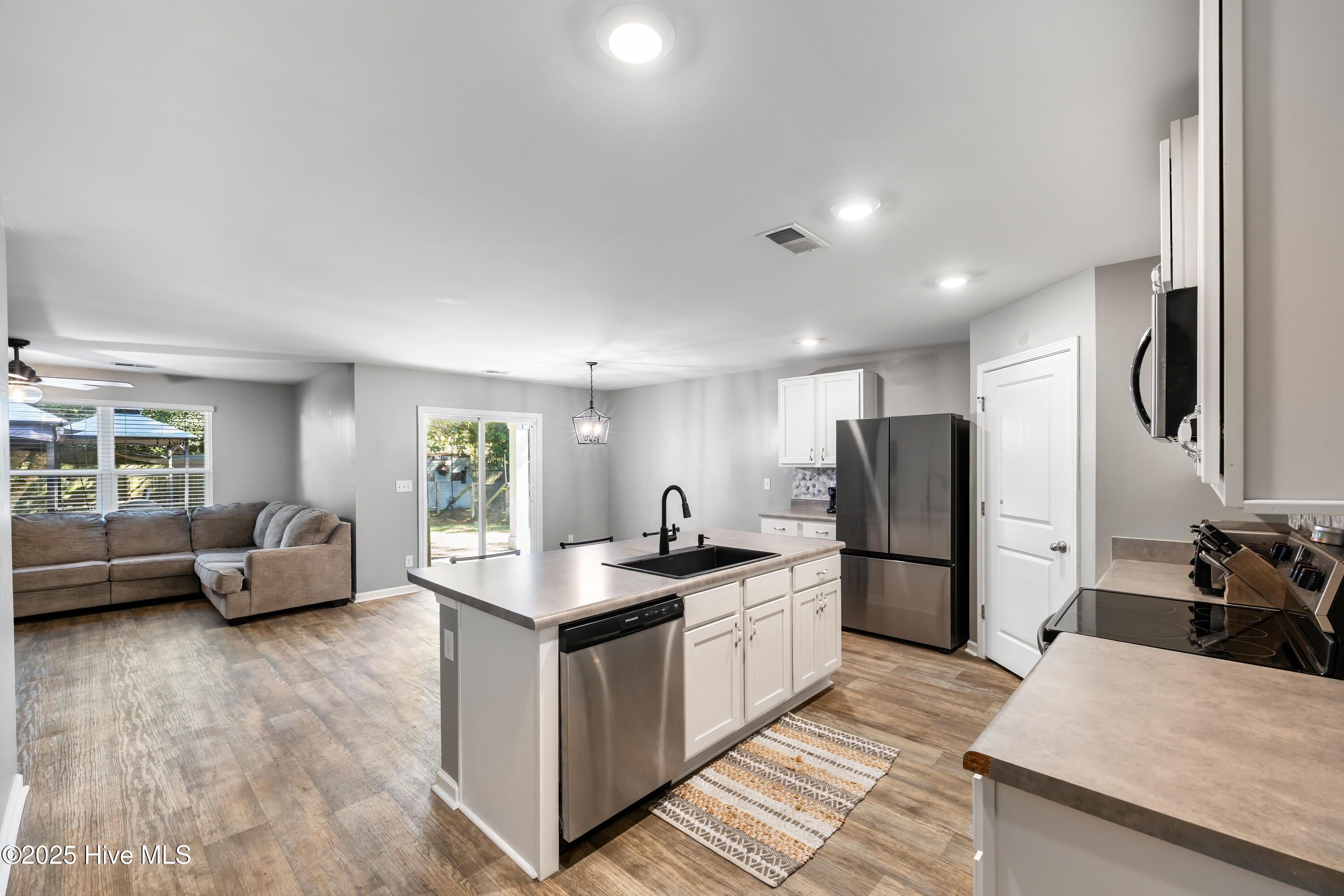 100538063 | Photo 20