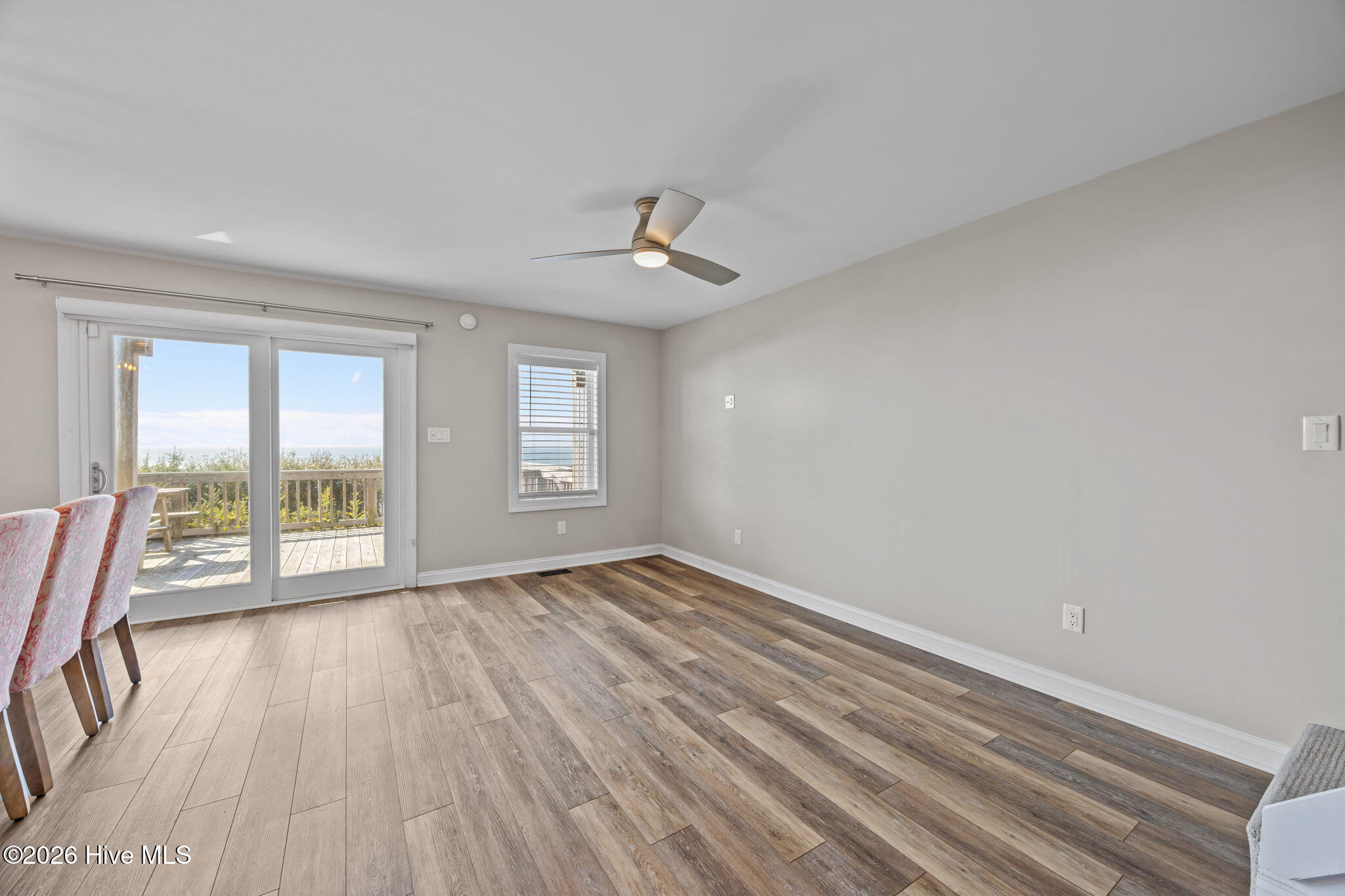 100559652 | Photo 12