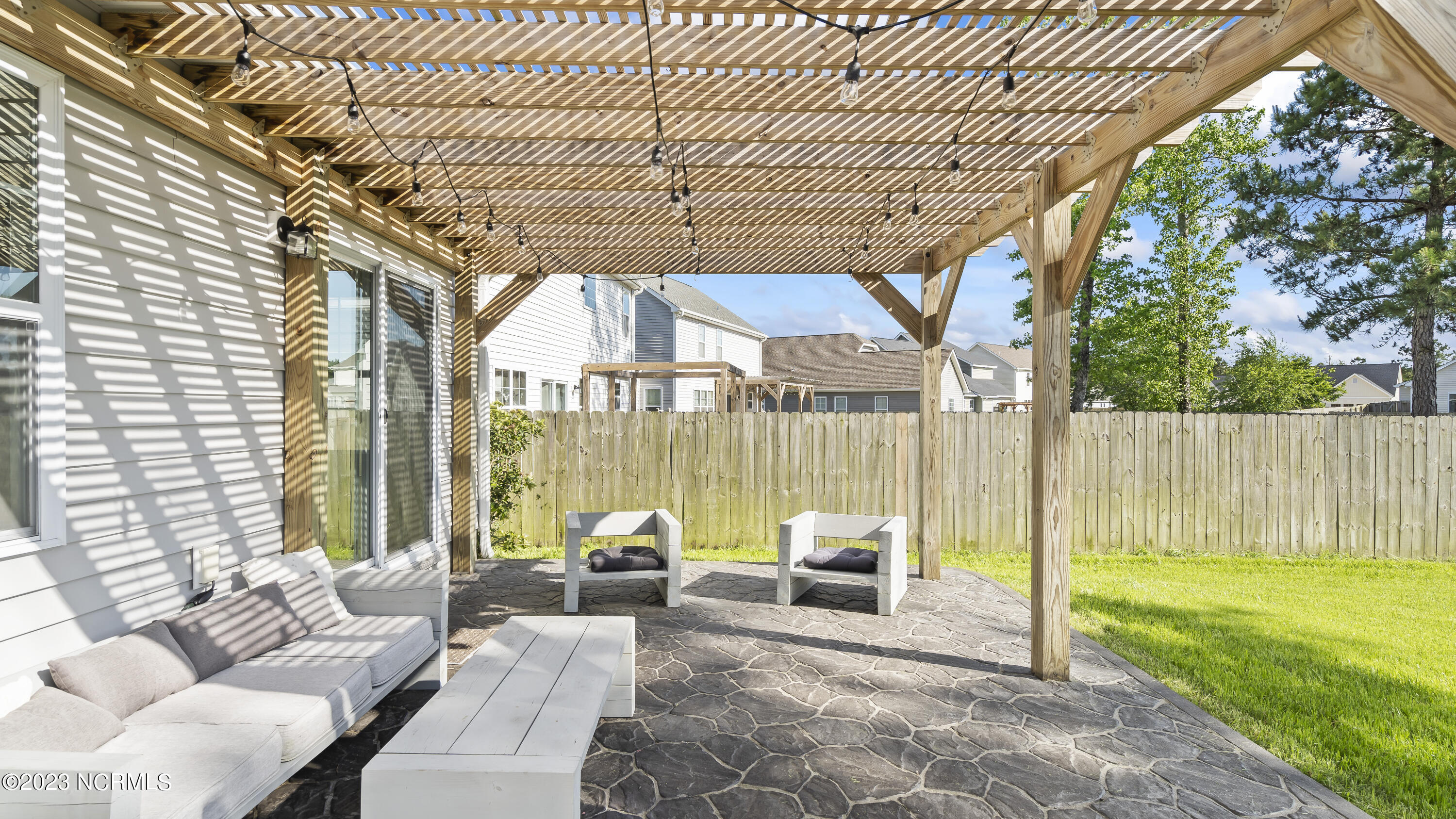 100563607 | Photo 38