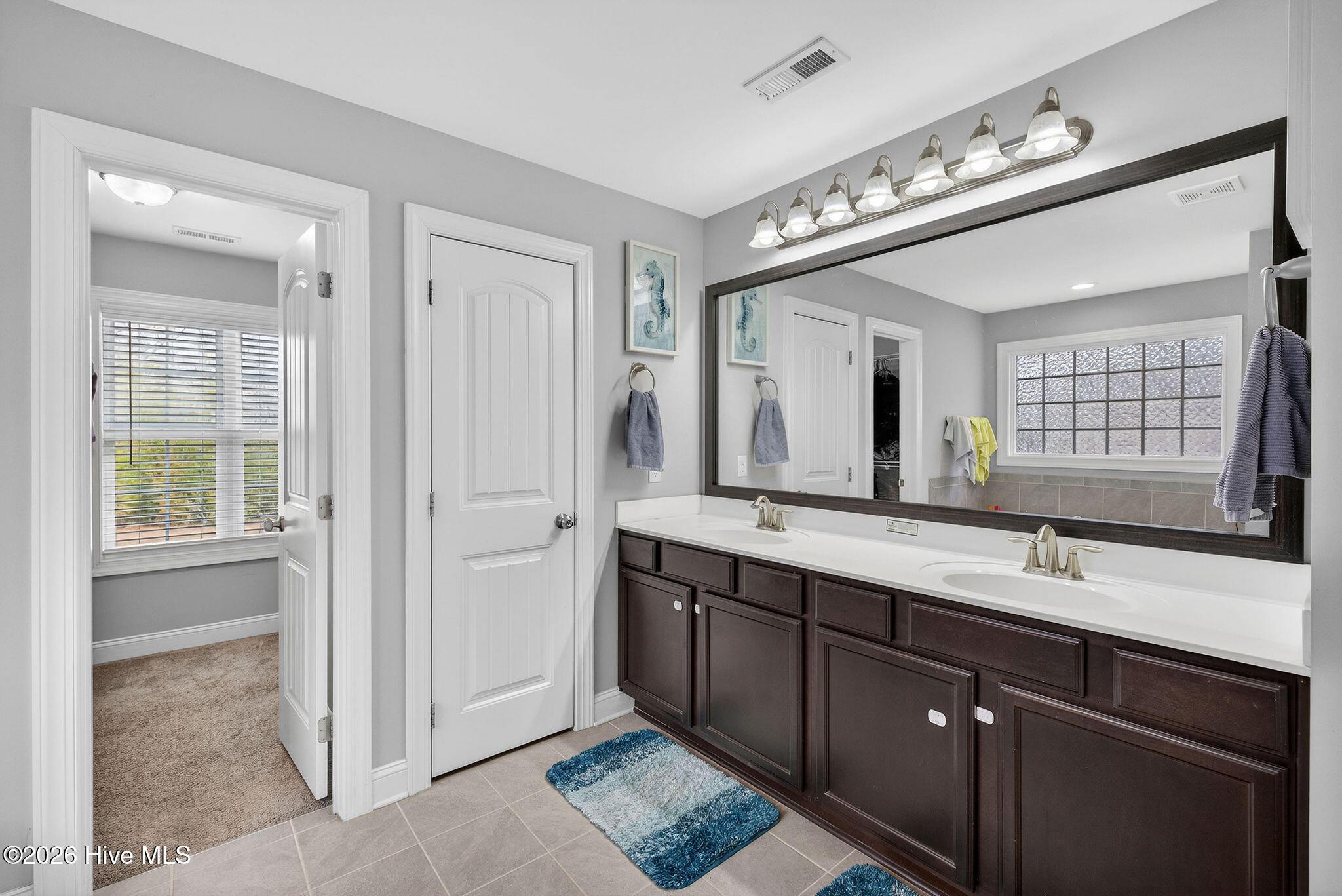 100557358 | Photo 15