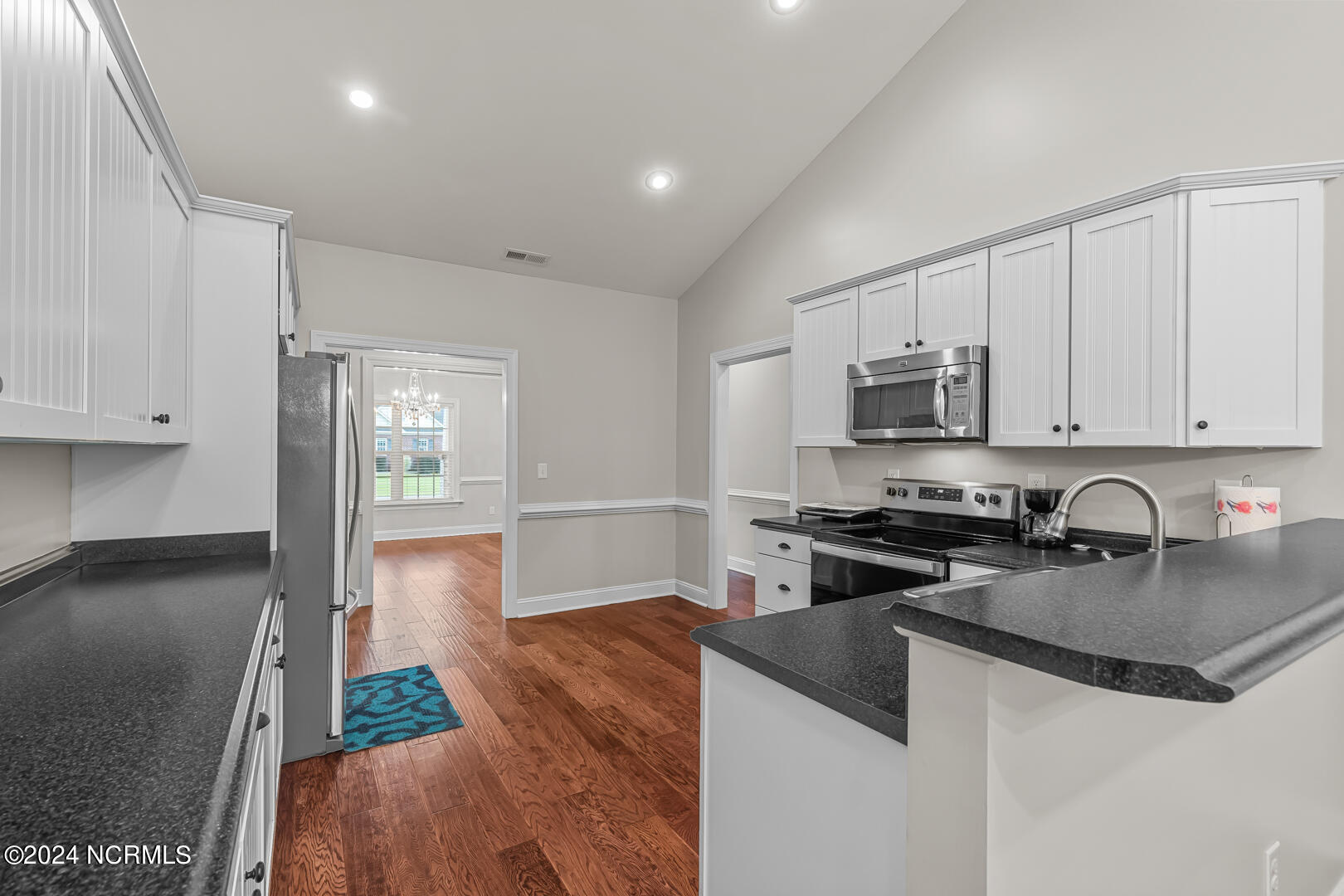 100543742 | Photo 14