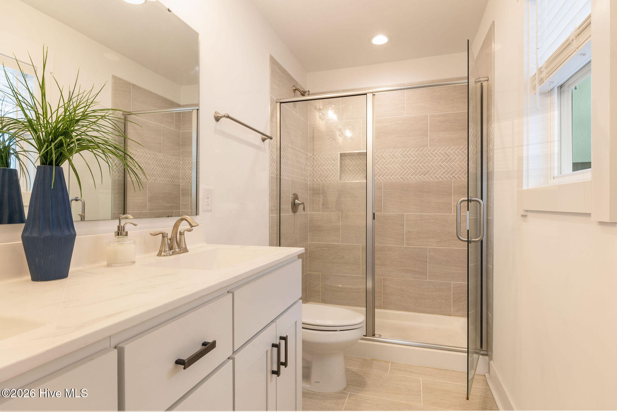 100553298 | Photo 24