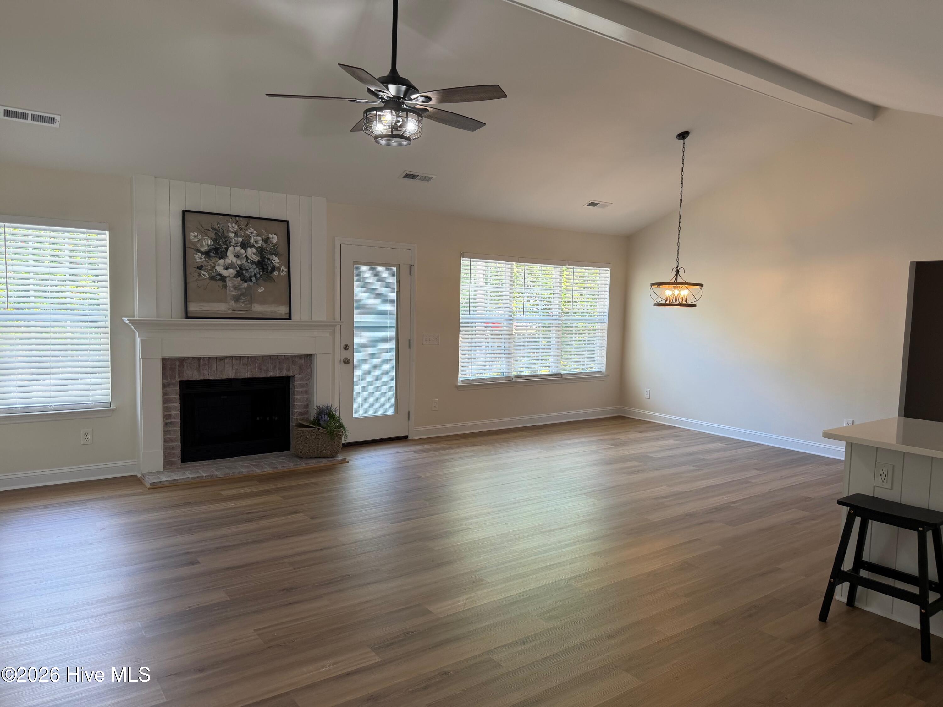 100568177 | Photo 26