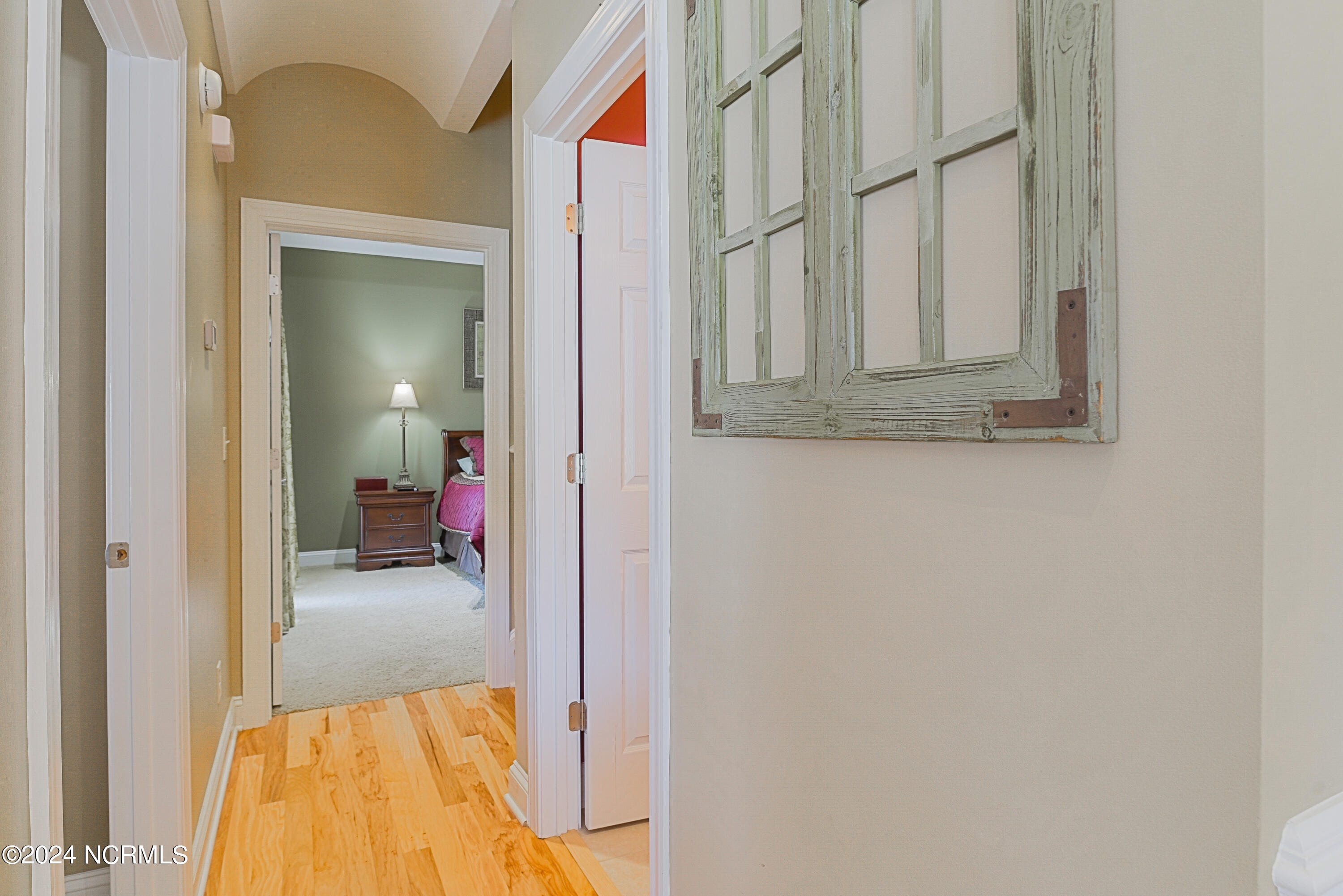 100513889 | Photo 14