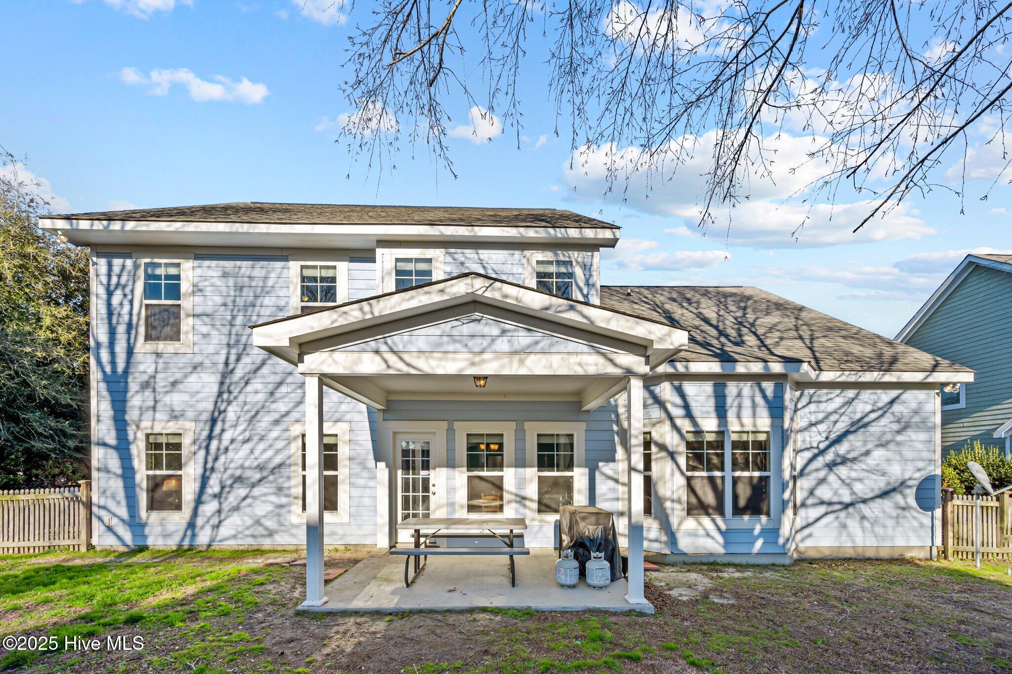 100488790 | Photo 35