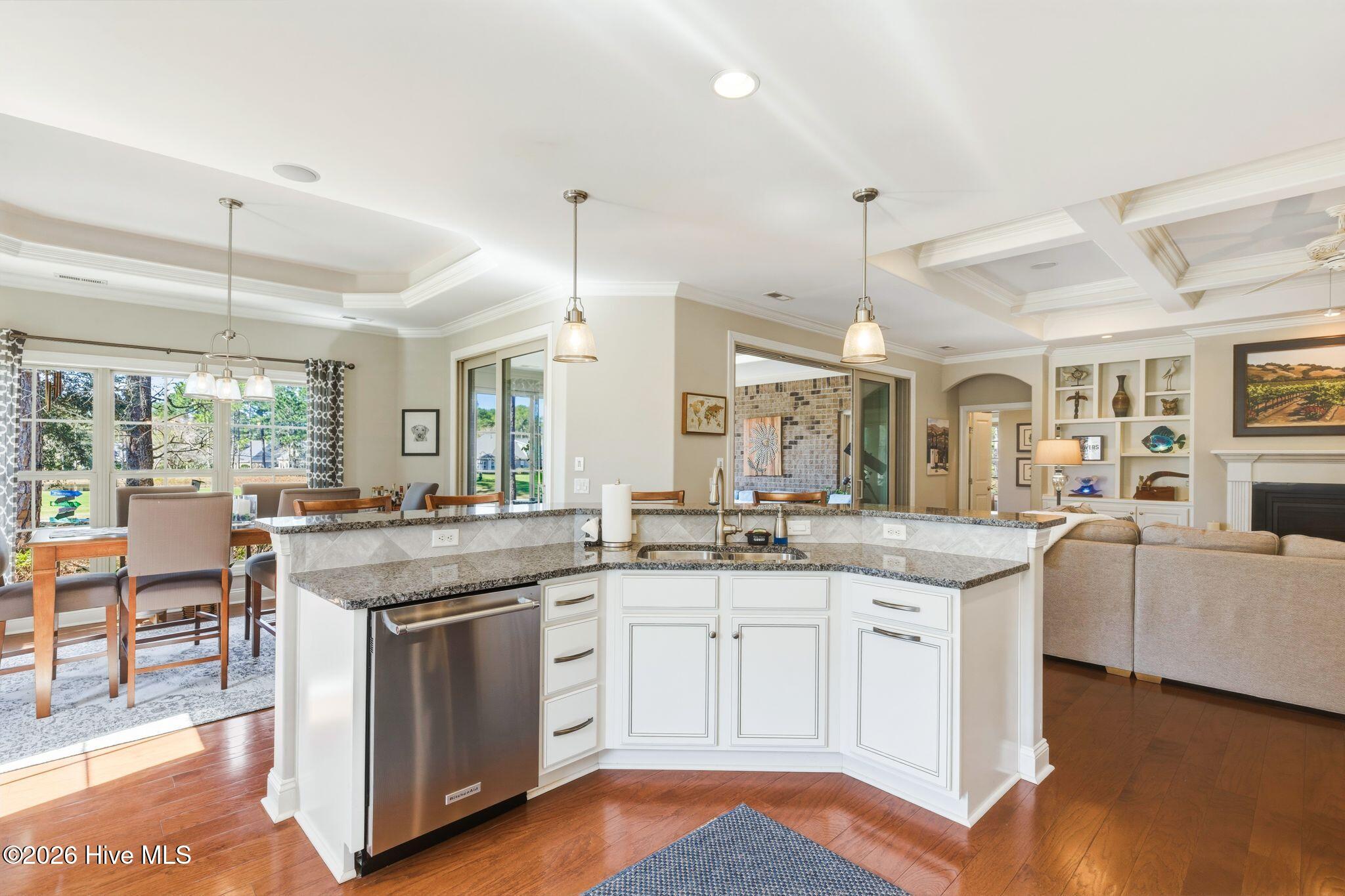 100564432 | Photo 76