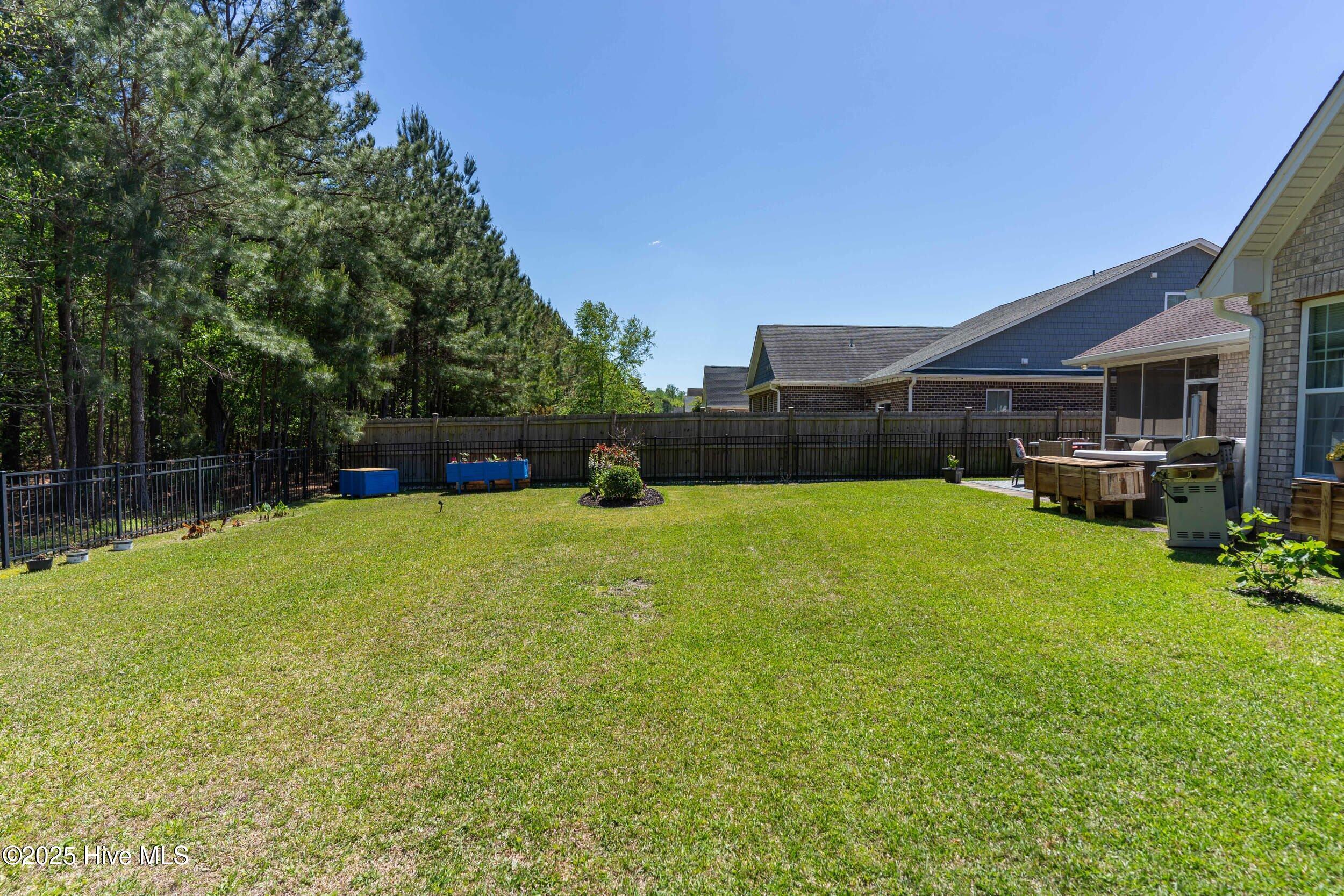 100506043 | Photo 44