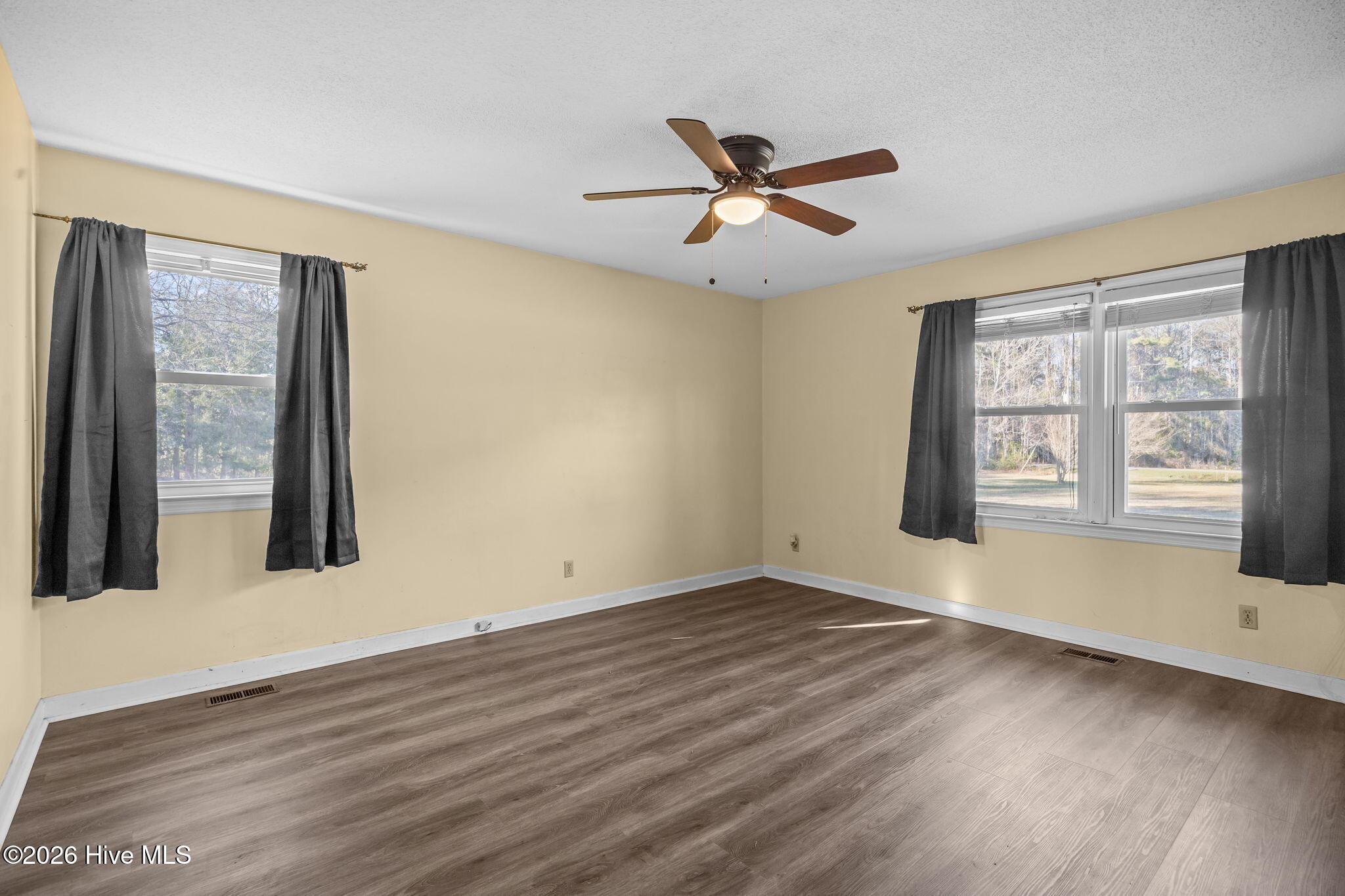 100559935 | Photo 36