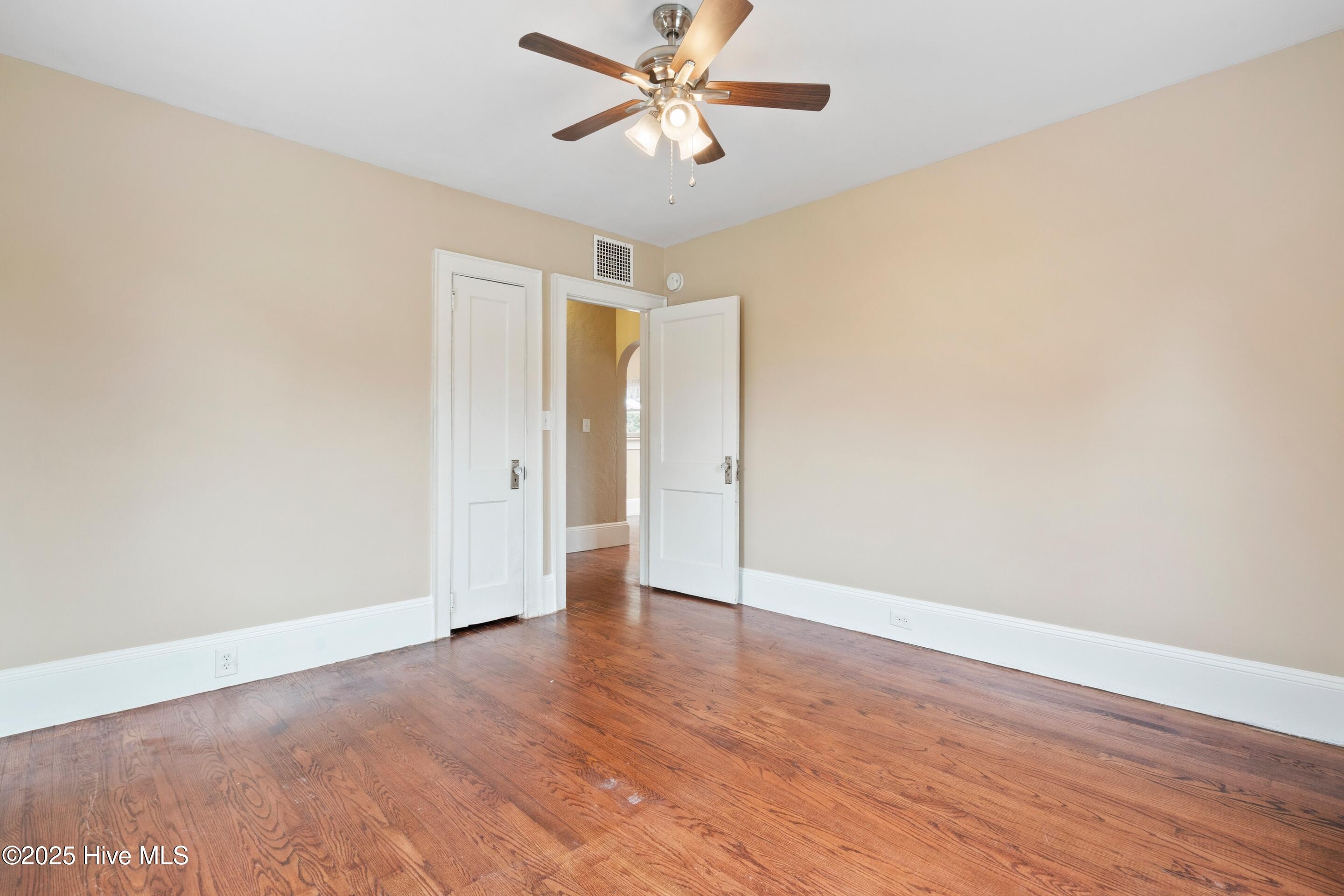 100521432 | Photo 15