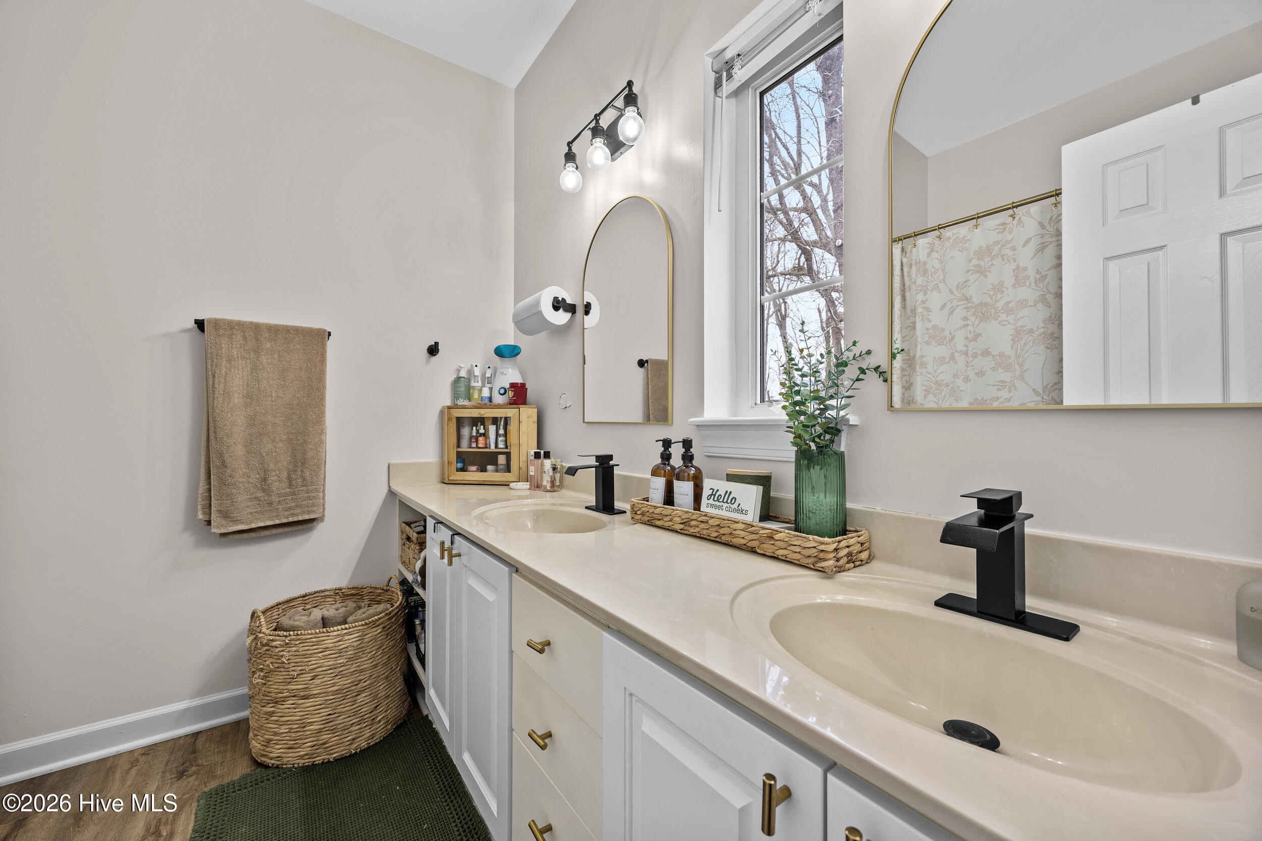 100567822 | Photo 25