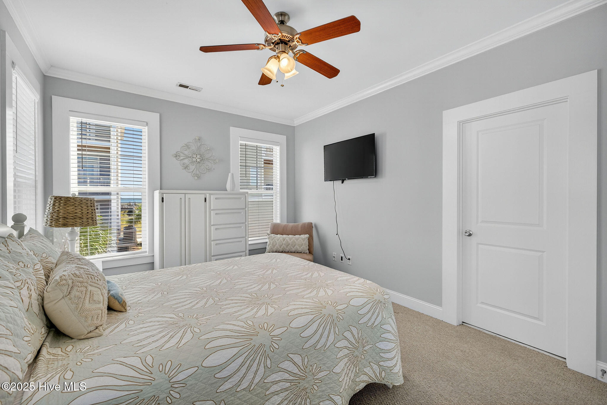 100557630 | Photo 24