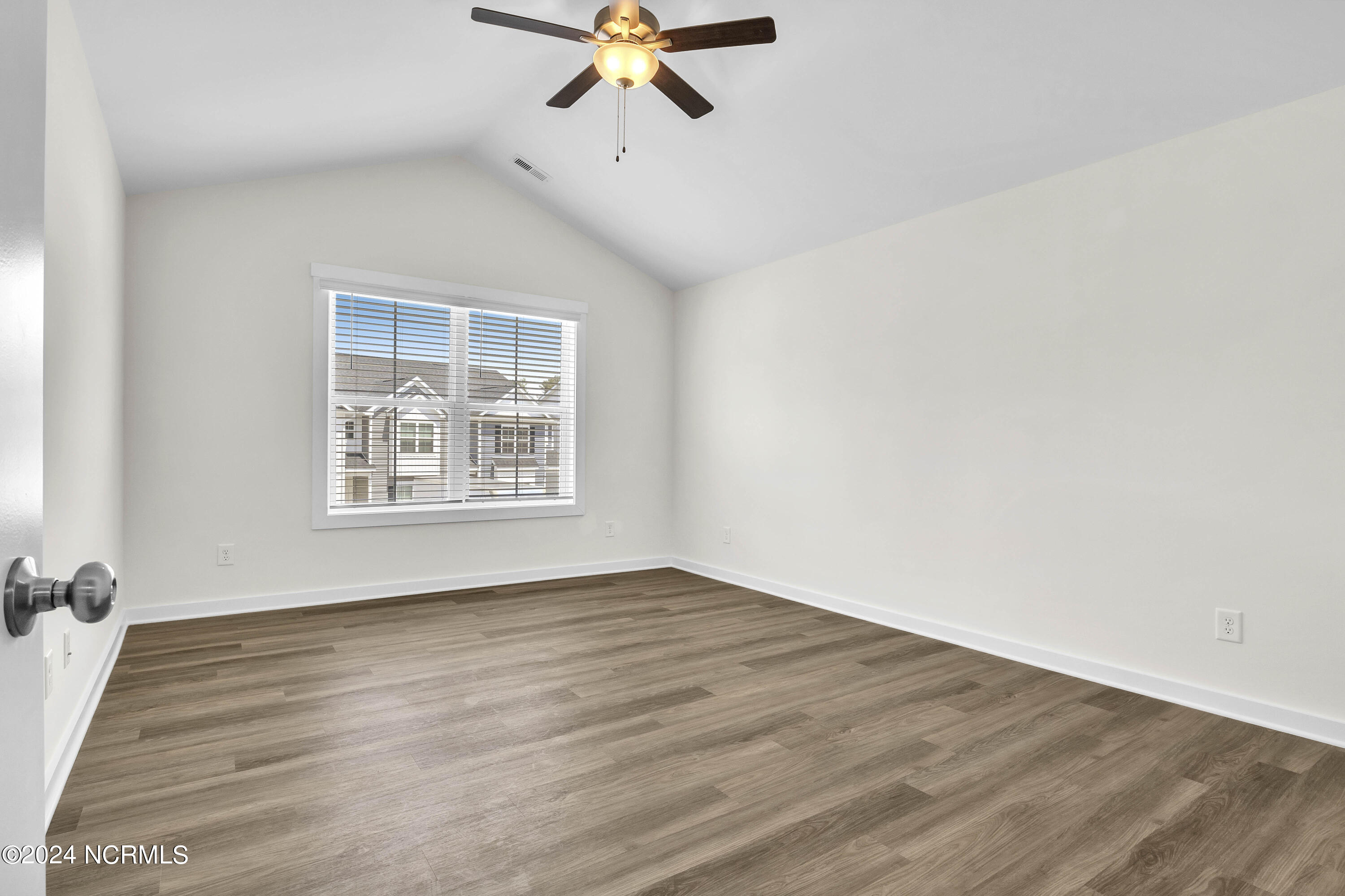 100544688 | Photo 19