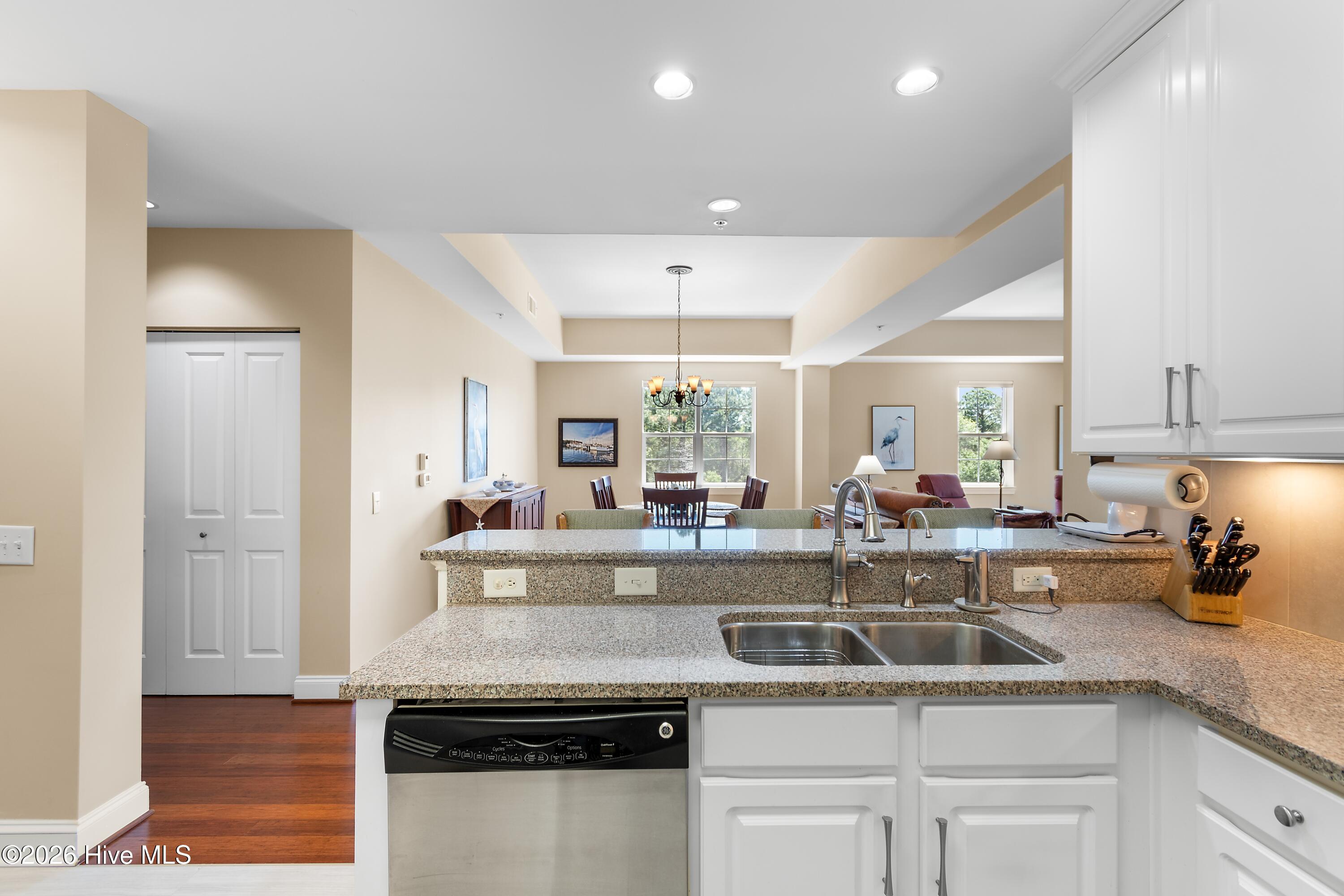 100567297 | Photo 10