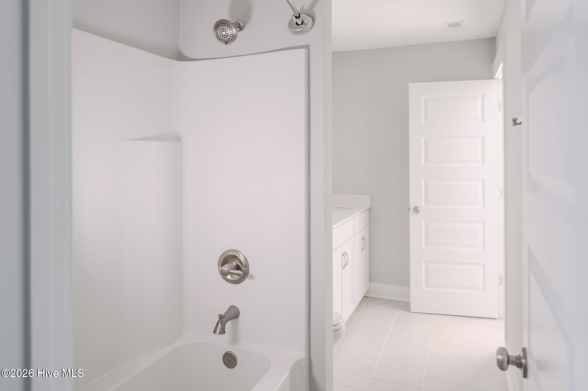 100567790 | Photo 49