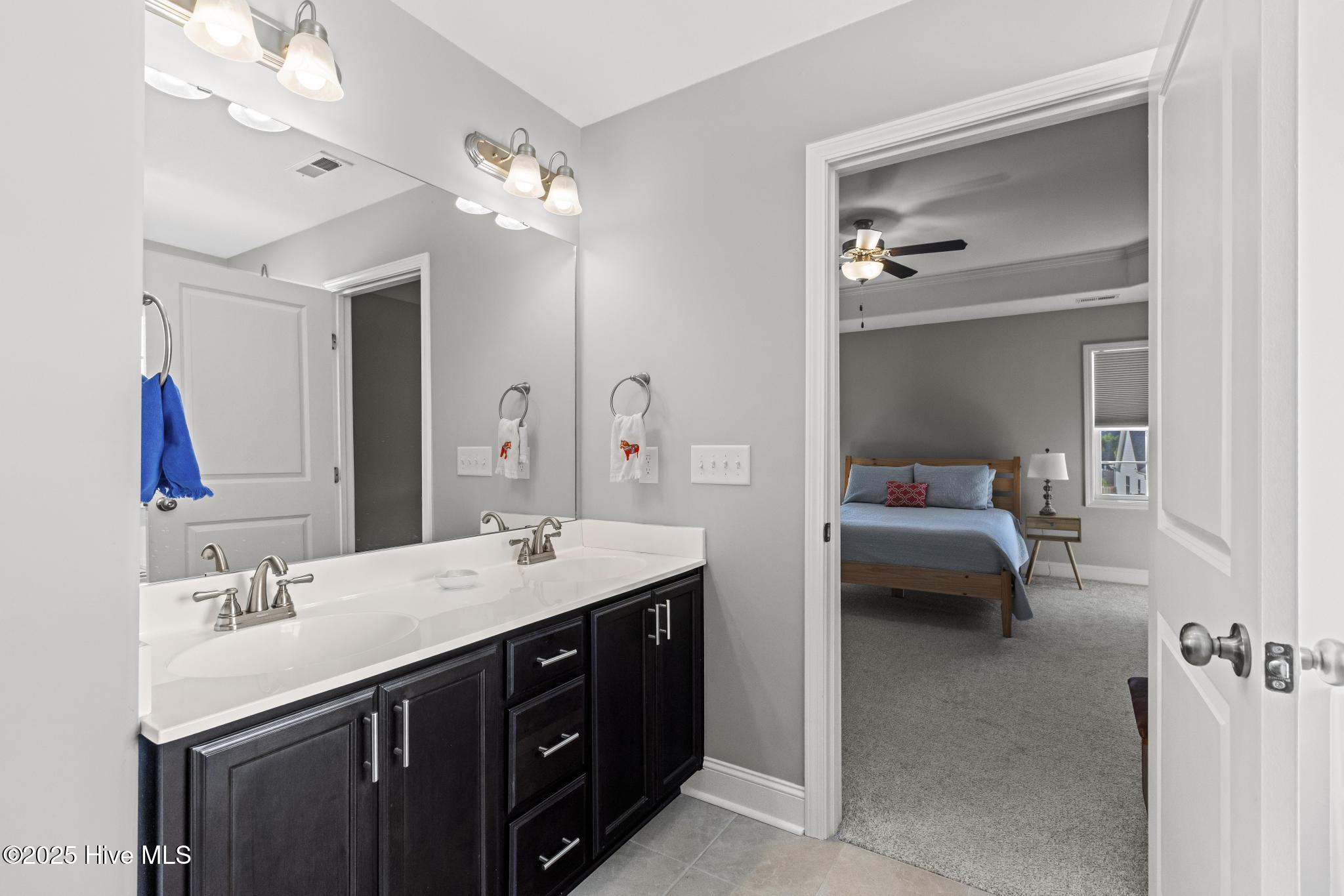 100528220 | Photo 27