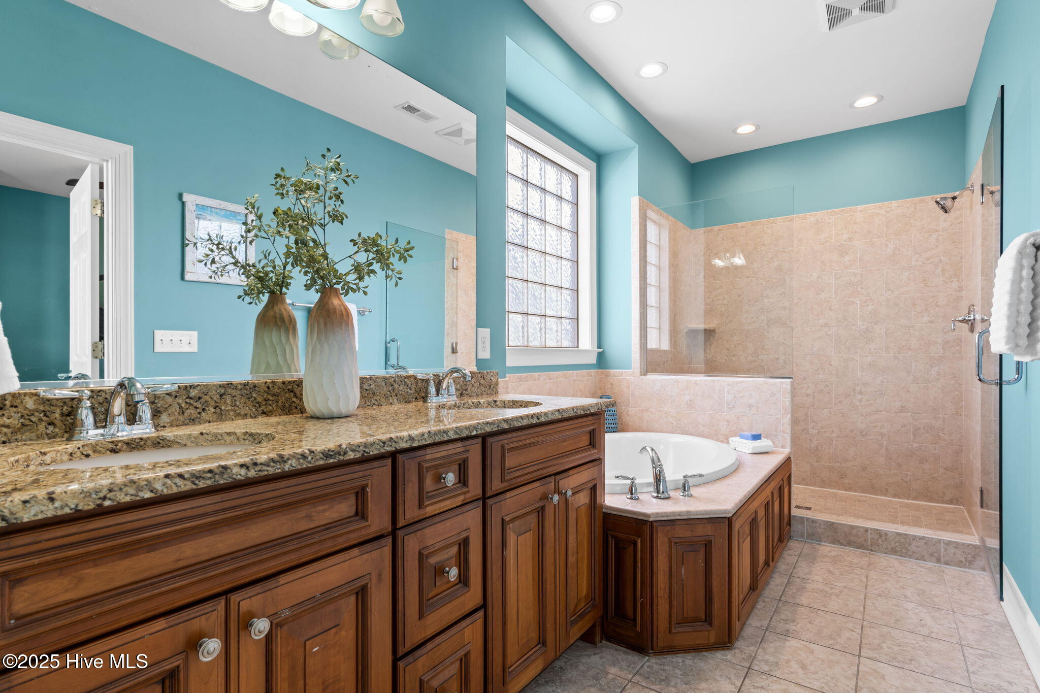 100542576 | Photo 28