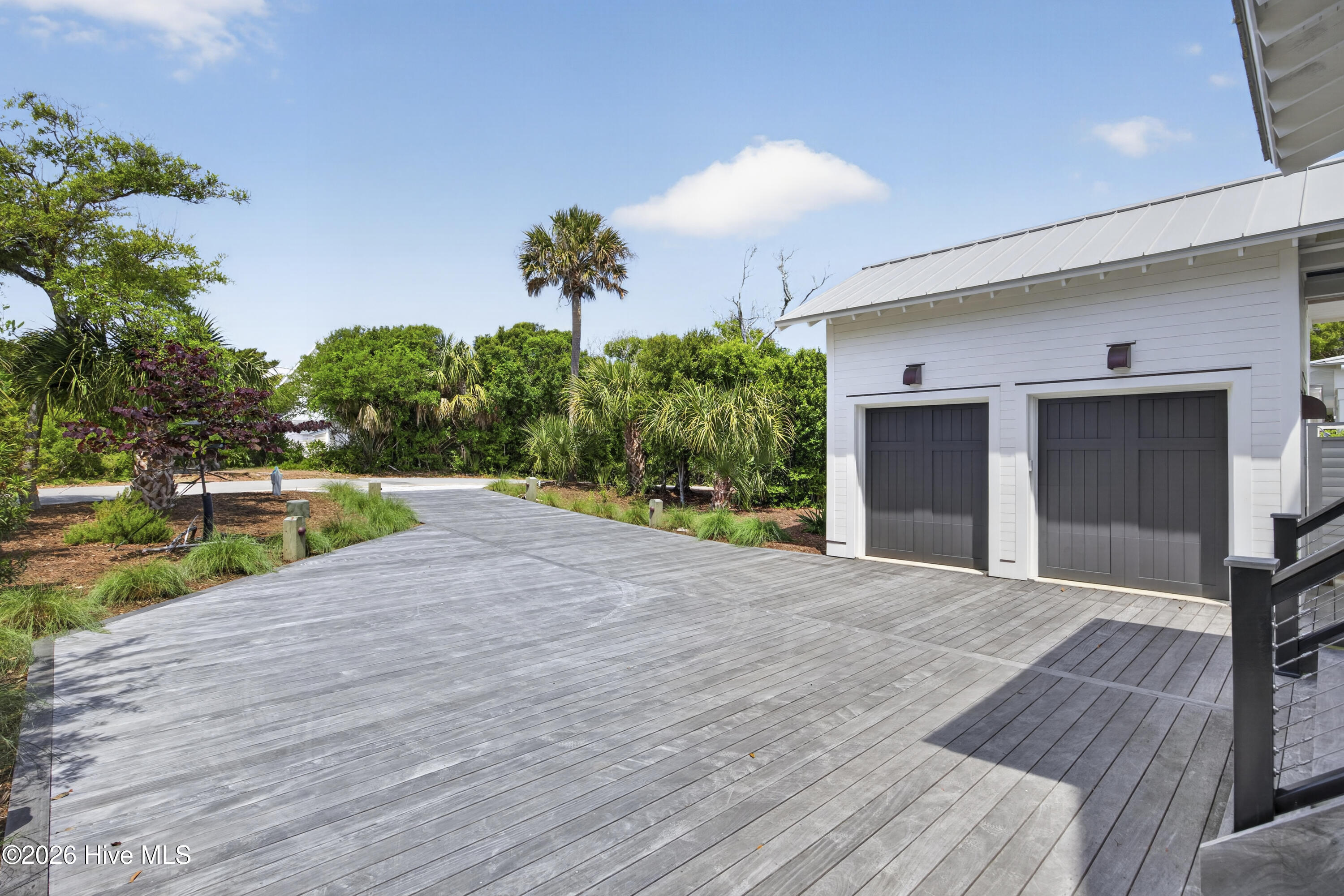 100566186 | Photo 93