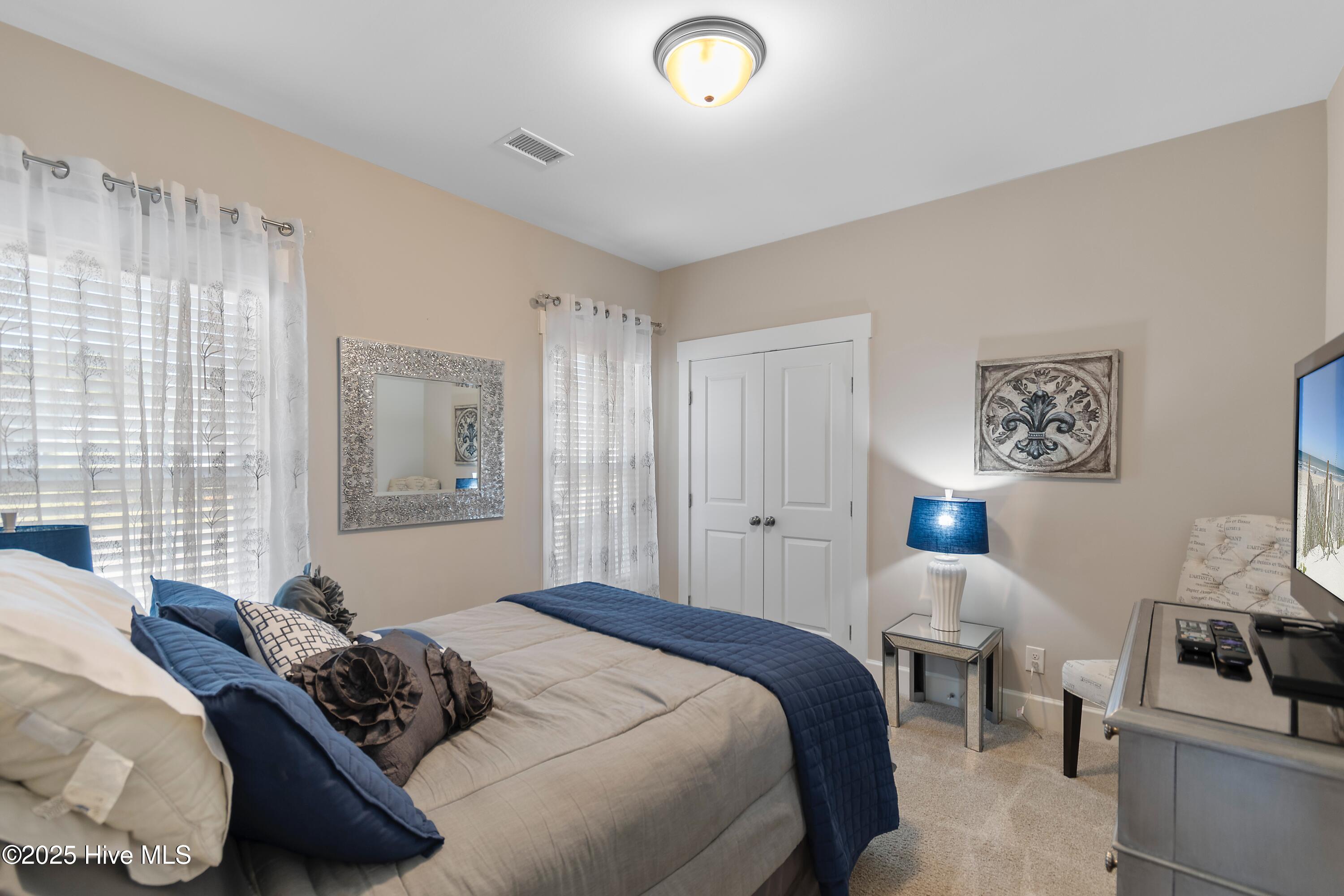 100537733 | Photo 48