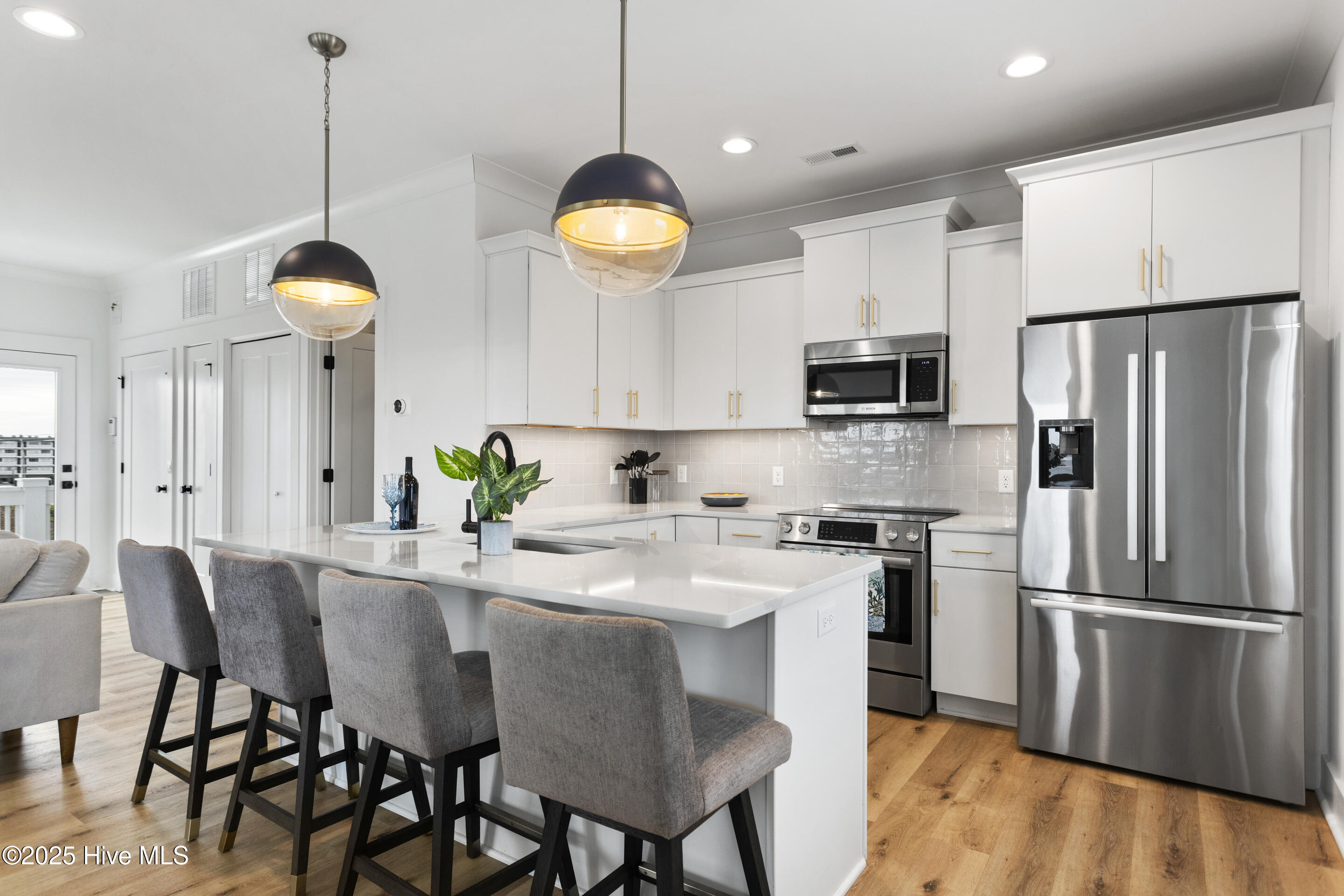 100521314 | Photo 15