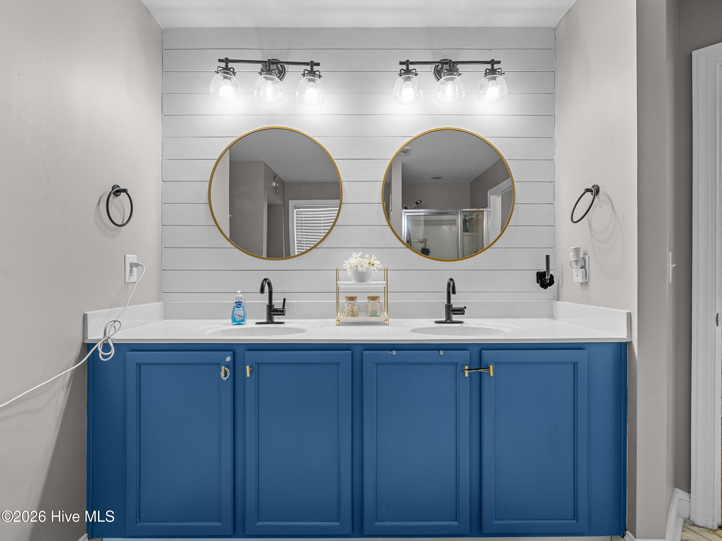 100554217 | Photo 47