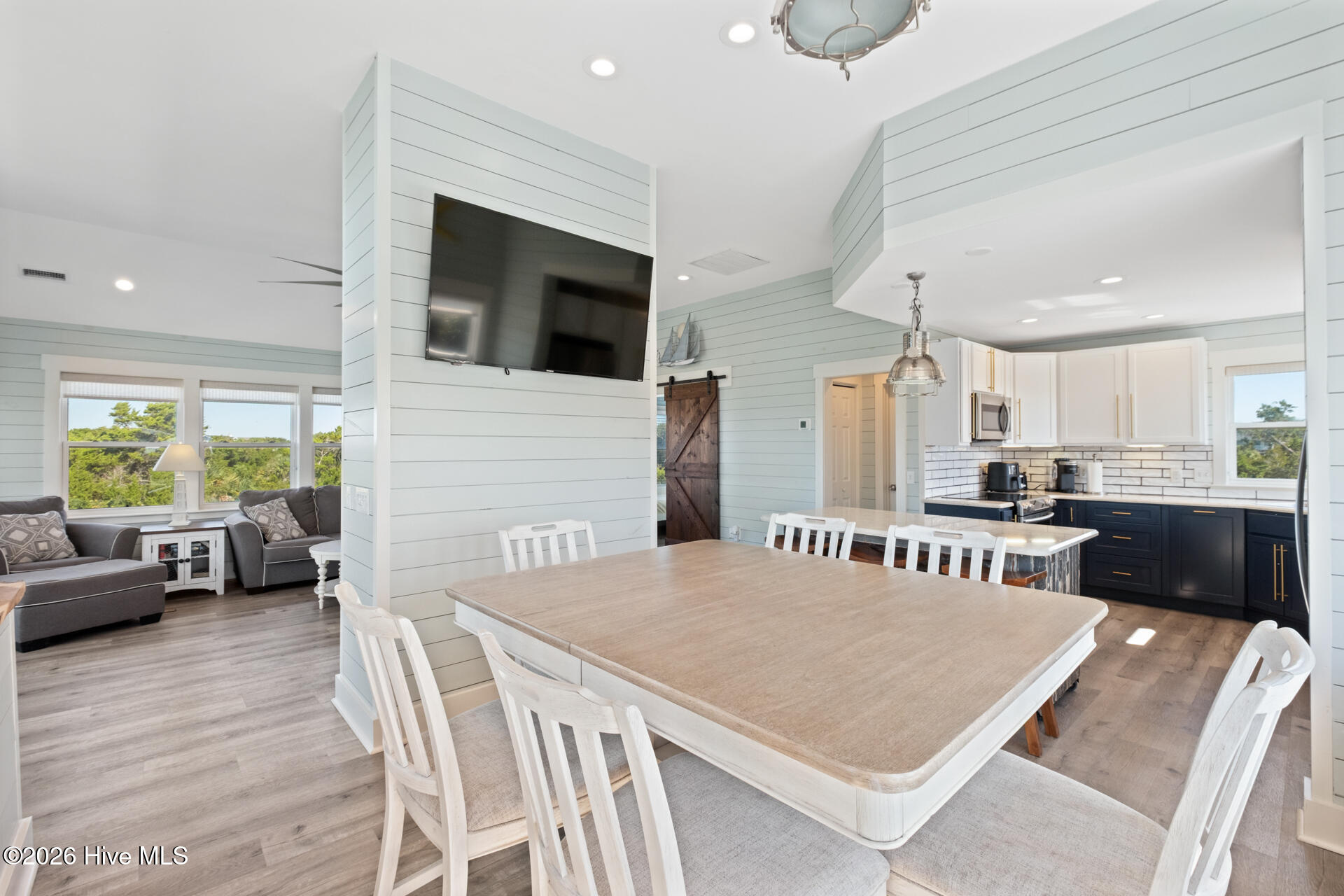 100556120 | Photo 50