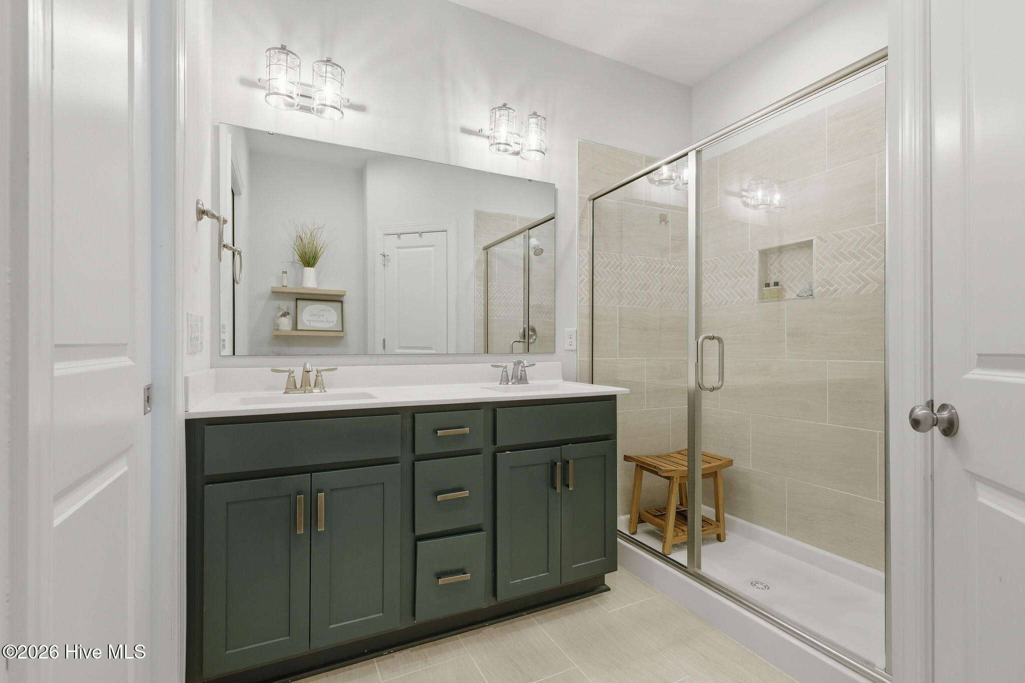 100561271 | Photo 18