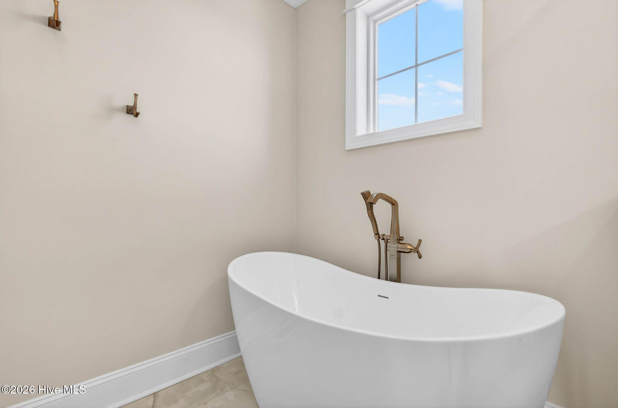 100561334 | Photo 36