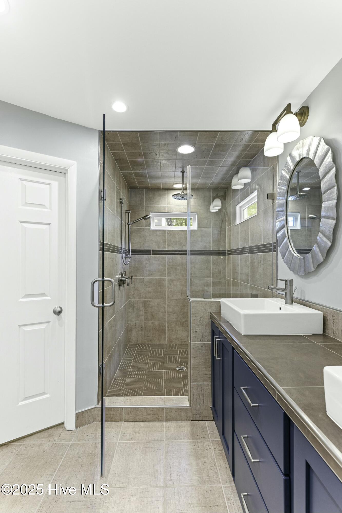 100555228 | Photo 26