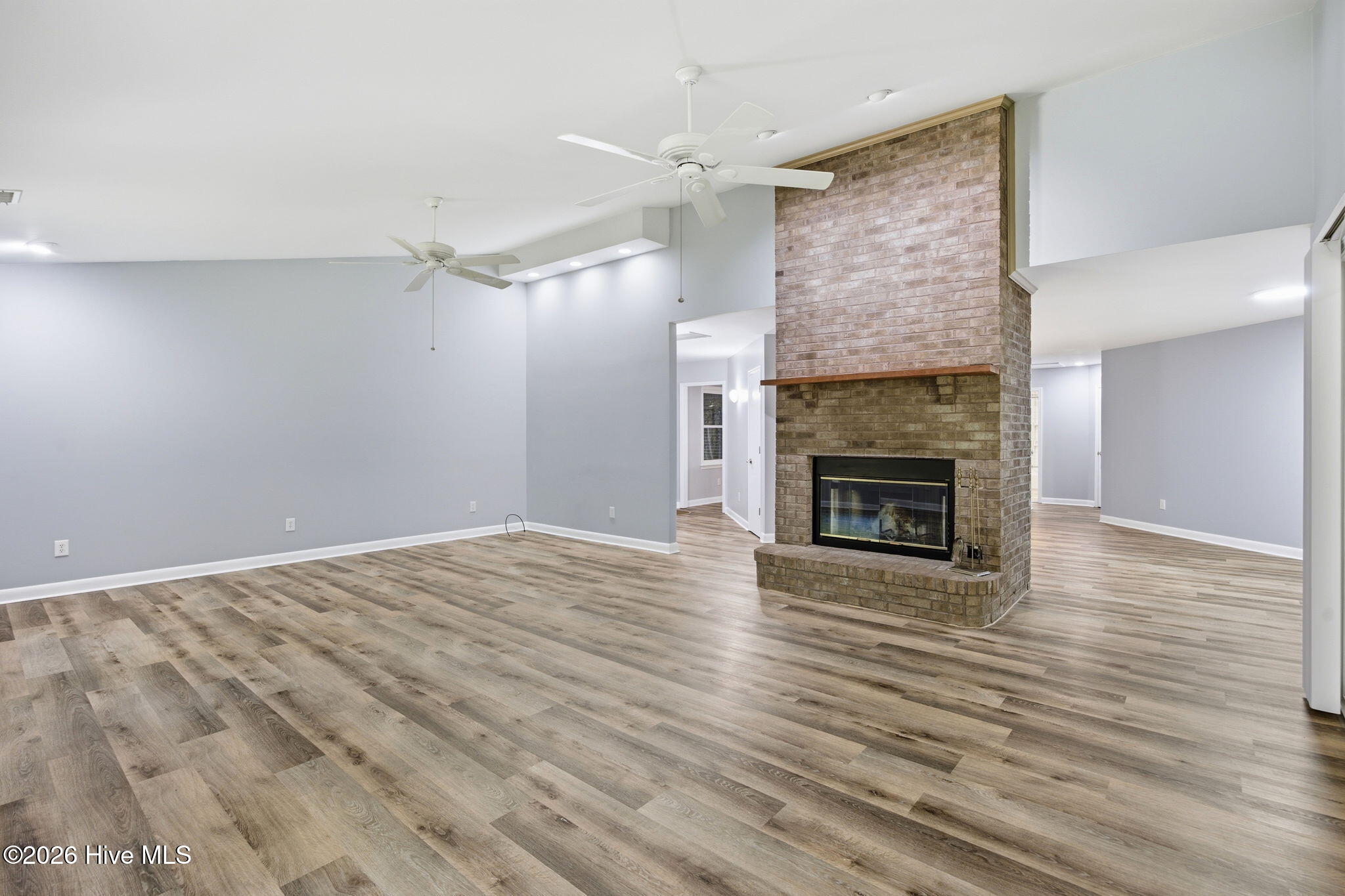 100569469 | Photo 23